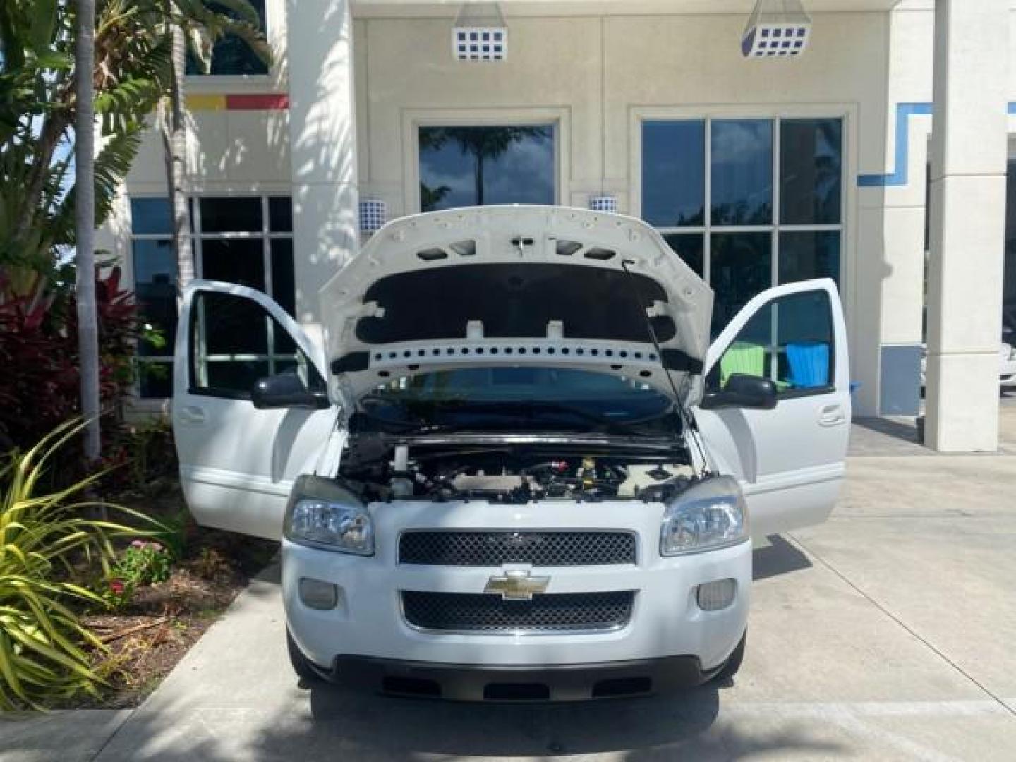 2005 Summit White /Neutral Chevrolet Uplander 1 OWNER LS LOW MILES 30,731 (1GNDV23L85D) with an 3.5L 3500 V6 SFI Engine engine, Automatic transmission, located at 4701 North Dixie Hwy, Pompano Beach, FL, 33064, (954) 422-2889, 26.240938, -80.123474 - OUR WEBPAGE FLORIDACARS1.COM HAS OVER 100 PHOTOS AND FREE CARFAX LINK 2005 CHEVROLET UPLANDER LS VIN: 1GNDV23L85D243888 1 G N D V 2 3 L 8 5 D 2 4 3 8 8 8 VAN 3.5L I6 F GASOLINE FRONT WHEEL DRIVE Top Features Alloy Wheels Leatherette and Cloth Parking Sensors Quad Seats Rear Air Conditioning Rear E - Photo#16