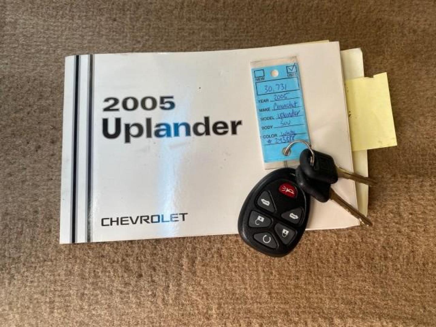 2005 Summit White /Neutral Chevrolet Uplander 1 OWNER LS LOW MILES 30,731 (1GNDV23L85D) with an 3.5L 3500 V6 SFI Engine engine, Automatic transmission, located at 4701 North Dixie Hwy, Pompano Beach, FL, 33064, (954) 422-2889, 26.240938, -80.123474 - OUR WEBPAGE FLORIDACARS1.COM HAS OVER 100 PHOTOS AND FREE CARFAX LINK 2005 CHEVROLET UPLANDER LS VIN: 1GNDV23L85D243888 1 G N D V 2 3 L 8 5 D 2 4 3 8 8 8 VAN 3.5L I6 F GASOLINE FRONT WHEEL DRIVE Top Features Alloy Wheels Leatherette and Cloth Parking Sensors Quad Seats Rear Air Conditioning Rear E - Photo#23