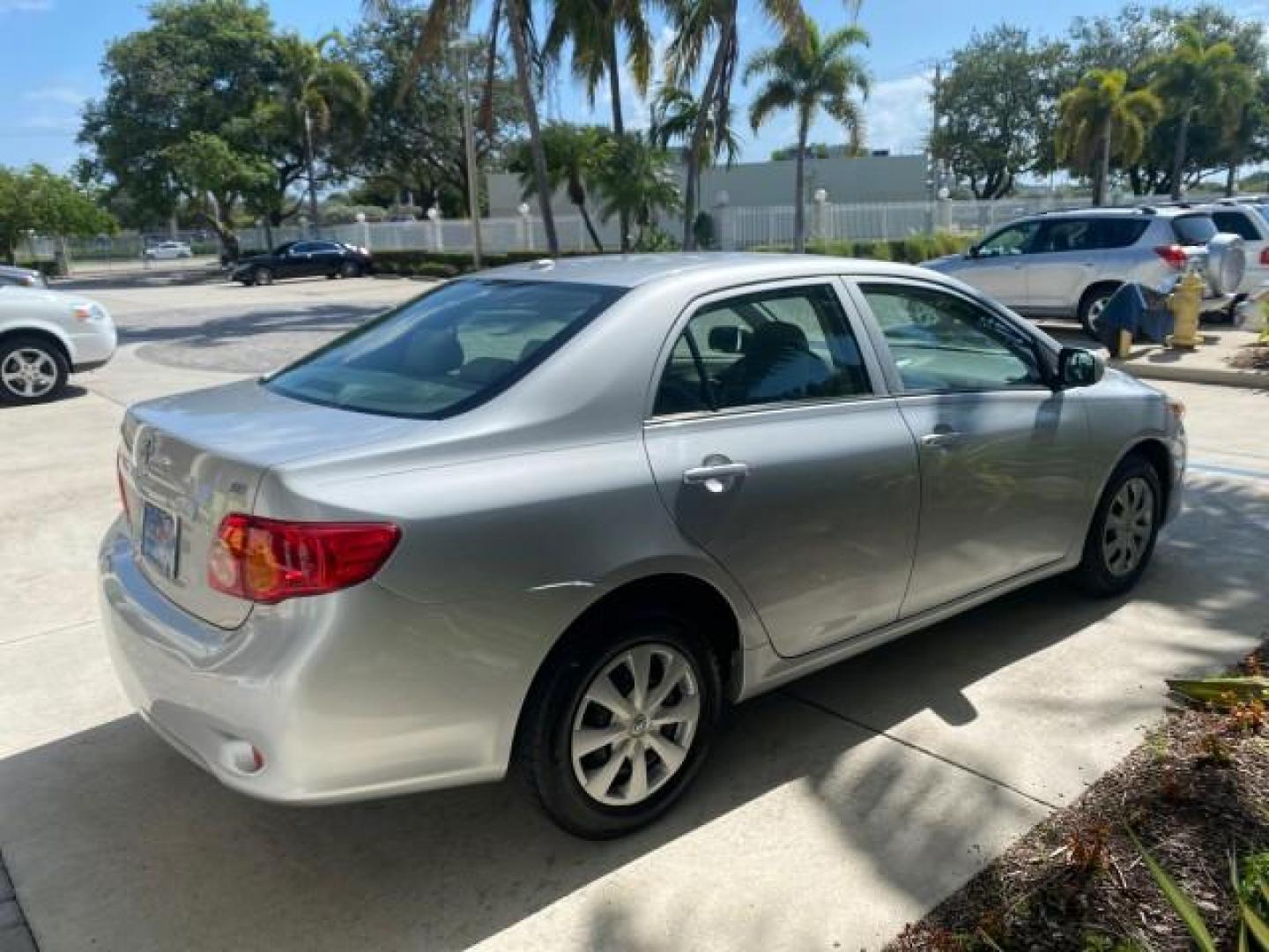 2009 Super White /Ash Toyota Corolla LE 1 OWNER LOW MILES 27,181 (JTDBL40E79J) with an 1.8L DOHC SFI 16-Valve VVT-i 4-Cyl Engine engine, Automatic transmission, located at 4701 North Dixie Hwy, Pompano Beach, FL, 33064, (954) 422-2889, 26.240938, -80.123474 - OUR WEBPAGE FLORIDACARS1.COM HAS OVER 100 PHOTOS AND FREE CARFAX LINK 2009 TOYOTA COROLLA LE VIN: JTDBL40E79J022099 J T D B L 4 0 E 7 9 J 0 2 2 0 9 9 SEDAN 4 DR 1.8L I4 F DOHC 16V 35 MPG GASOLINE FRONT WHEEL DRIVE Top Features Cloth Seats Basic Features ABS Brakes AM/FM Stereo Air Conditioning Autom - Photo#7
