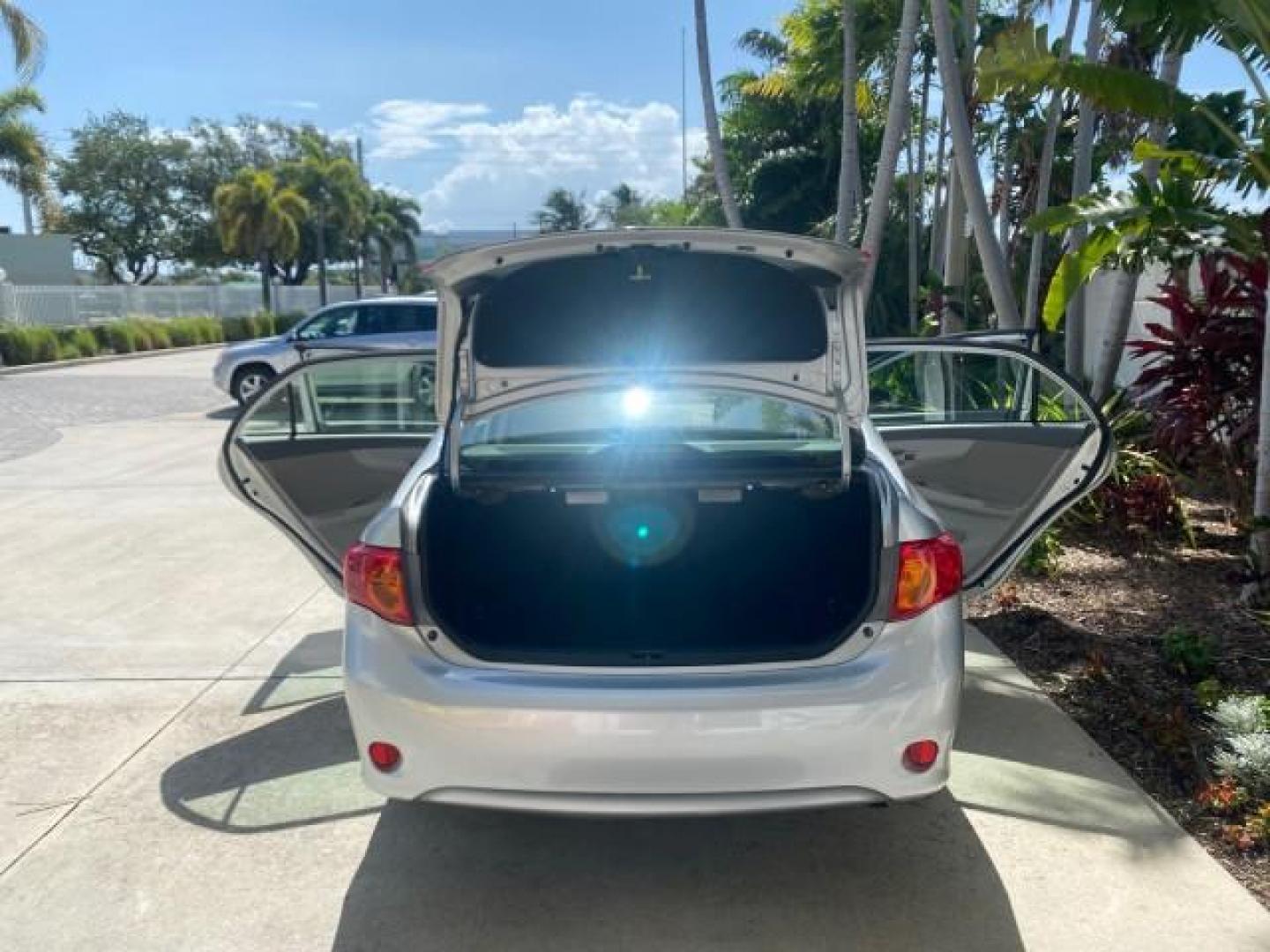 2009 Super White /Ash Toyota Corolla LE 1 OWNER LOW MILES 27,181 (JTDBL40E79J) with an 1.8L DOHC SFI 16-Valve VVT-i 4-Cyl Engine engine, Automatic transmission, located at 4701 North Dixie Hwy, Pompano Beach, FL, 33064, (954) 422-2889, 26.240938, -80.123474 - OUR WEBPAGE FLORIDACARS1.COM HAS OVER 100 PHOTOS AND FREE CARFAX LINK 2009 TOYOTA COROLLA LE VIN: JTDBL40E79J022099 J T D B L 4 0 E 7 9 J 0 2 2 0 9 9 SEDAN 4 DR 1.8L I4 F DOHC 16V 35 MPG GASOLINE FRONT WHEEL DRIVE Top Features Cloth Seats Basic Features ABS Brakes AM/FM Stereo Air Conditioning Autom - Photo#15