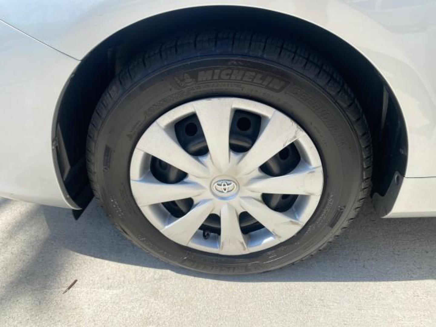 2009 Super White /Ash Toyota Corolla LE 1 OWNER LOW MILES 27,181 (JTDBL40E79J) with an 1.8L DOHC SFI 16-Valve VVT-i 4-Cyl Engine engine, Automatic transmission, located at 4701 North Dixie Hwy, Pompano Beach, FL, 33064, (954) 422-2889, 26.240938, -80.123474 - OUR WEBPAGE FLORIDACARS1.COM HAS OVER 100 PHOTOS AND FREE CARFAX LINK 2009 TOYOTA COROLLA LE VIN: JTDBL40E79J022099 J T D B L 4 0 E 7 9 J 0 2 2 0 9 9 SEDAN 4 DR 1.8L I4 F DOHC 16V 35 MPG GASOLINE FRONT WHEEL DRIVE Top Features Cloth Seats Basic Features ABS Brakes AM/FM Stereo Air Conditioning Autom - Photo#19