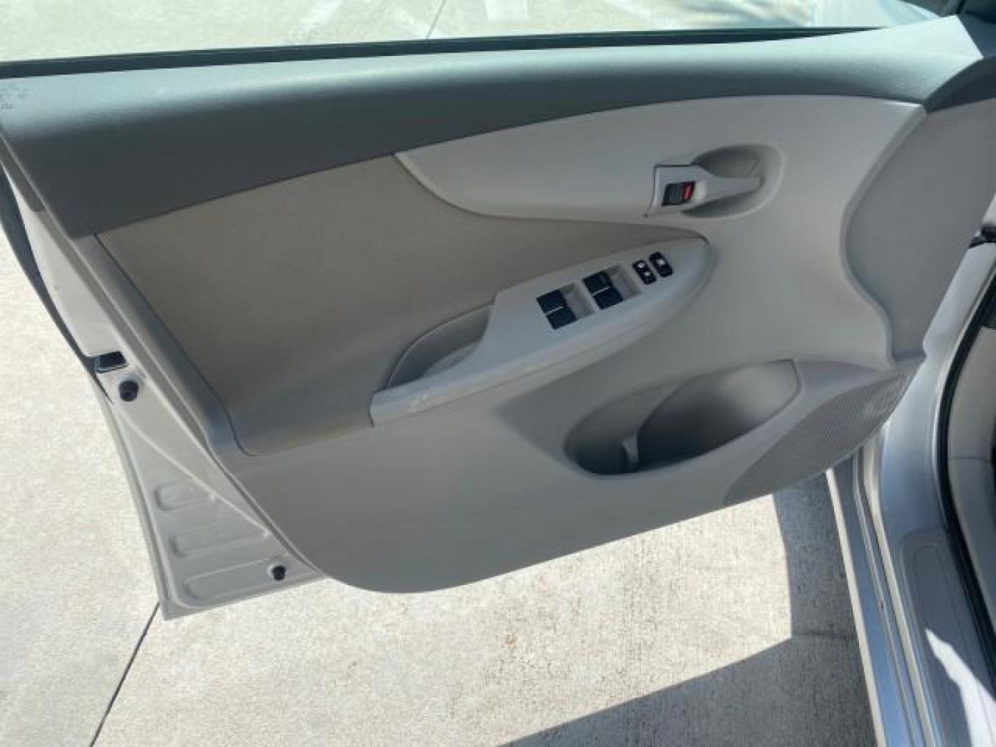 2009 Super White /Ash Toyota Corolla LE 1 OWNER LOW MILES 27,181 (JTDBL40E79J) with an 1.8L DOHC SFI 16-Valve VVT-i 4-Cyl Engine engine, Automatic transmission, located at 4701 North Dixie Hwy, Pompano Beach, FL, 33064, (954) 422-2889, 26.240938, -80.123474 - OUR WEBPAGE FLORIDACARS1.COM HAS OVER 100 PHOTOS AND FREE CARFAX LINK 2009 TOYOTA COROLLA LE VIN: JTDBL40E79J022099 J T D B L 4 0 E 7 9 J 0 2 2 0 9 9 SEDAN 4 DR 1.8L I4 F DOHC 16V 35 MPG GASOLINE FRONT WHEEL DRIVE Top Features Cloth Seats Basic Features ABS Brakes AM/FM Stereo Air Conditioning Autom - Photo#30