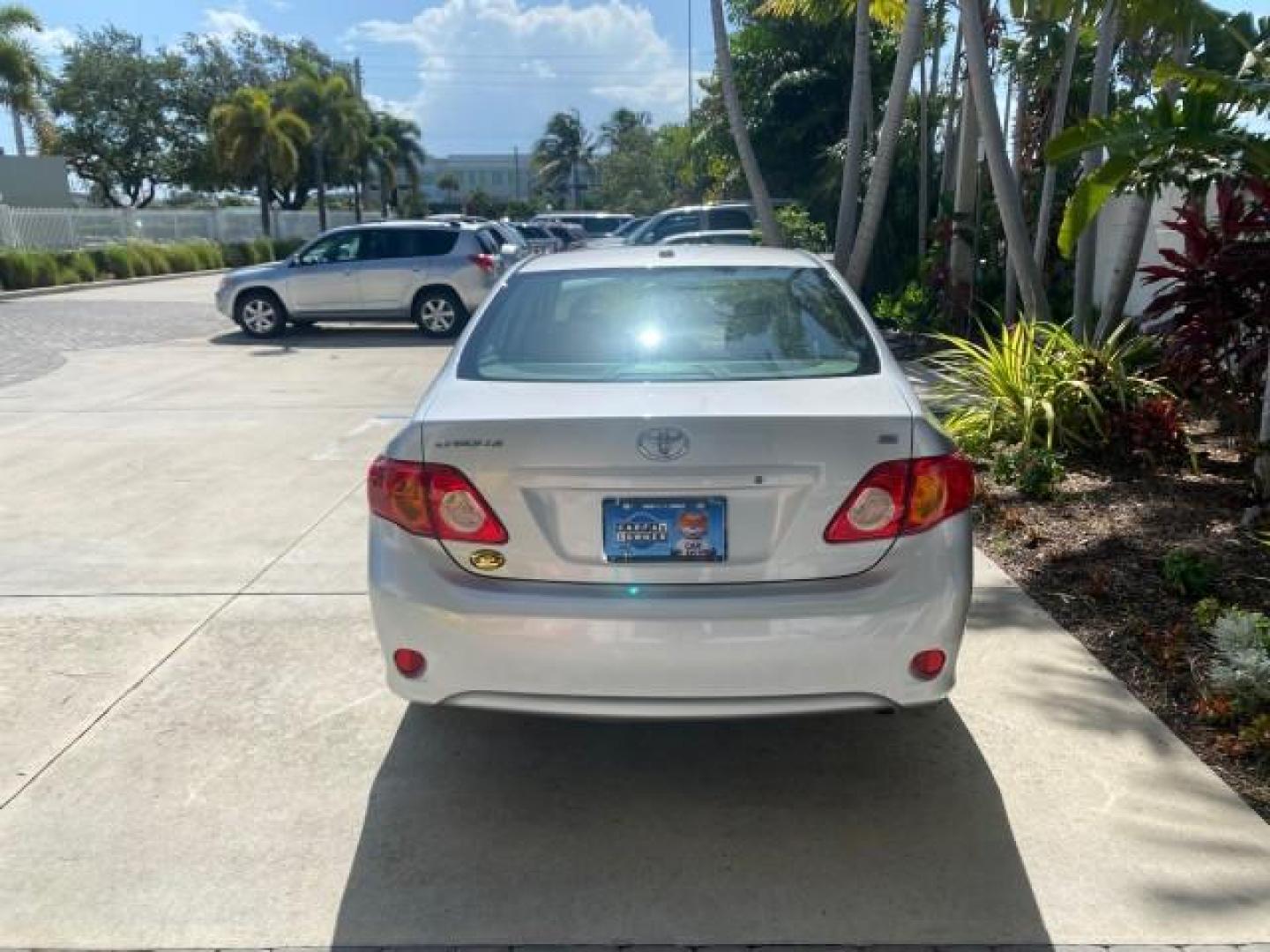 2009 Super White /Ash Toyota Corolla LE 1 OWNER LOW MILES 27,181 (JTDBL40E79J) with an 1.8L DOHC SFI 16-Valve VVT-i 4-Cyl Engine engine, Automatic transmission, located at 4701 North Dixie Hwy, Pompano Beach, FL, 33064, (954) 422-2889, 26.240938, -80.123474 - OUR WEBPAGE FLORIDACARS1.COM HAS OVER 100 PHOTOS AND FREE CARFAX LINK 2009 TOYOTA COROLLA LE VIN: JTDBL40E79J022099 J T D B L 4 0 E 7 9 J 0 2 2 0 9 9 SEDAN 4 DR 1.8L I4 F DOHC 16V 35 MPG GASOLINE FRONT WHEEL DRIVE Top Features Cloth Seats Basic Features ABS Brakes AM/FM Stereo Air Conditioning Autom - Photo#74