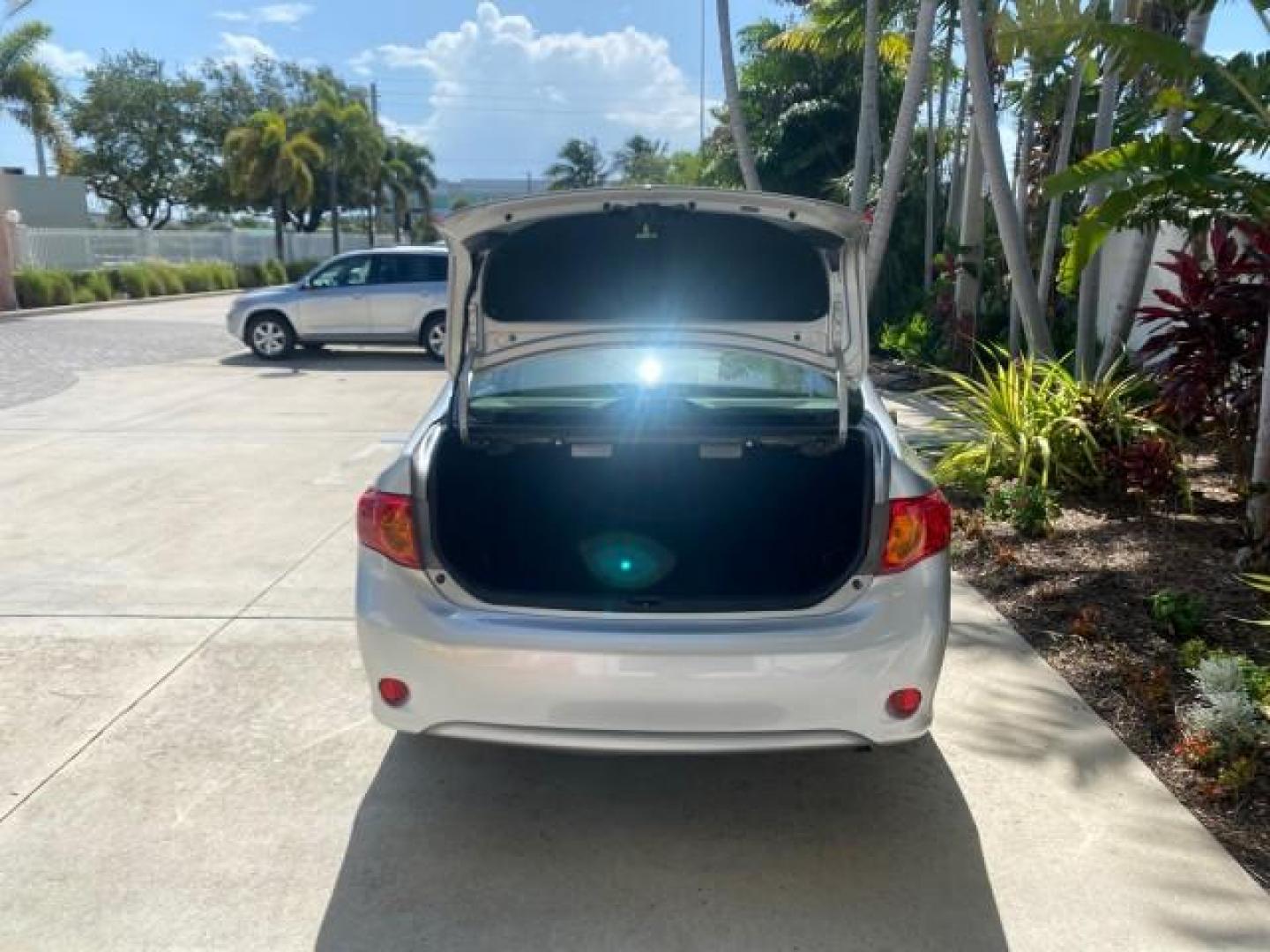 2009 Super White /Ash Toyota Corolla LE 1 OWNER LOW MILES 27,181 (JTDBL40E79J) with an 1.8L DOHC SFI 16-Valve VVT-i 4-Cyl Engine engine, Automatic transmission, located at 4701 North Dixie Hwy, Pompano Beach, FL, 33064, (954) 422-2889, 26.240938, -80.123474 - OUR WEBPAGE FLORIDACARS1.COM HAS OVER 100 PHOTOS AND FREE CARFAX LINK 2009 TOYOTA COROLLA LE VIN: JTDBL40E79J022099 J T D B L 4 0 E 7 9 J 0 2 2 0 9 9 SEDAN 4 DR 1.8L I4 F DOHC 16V 35 MPG GASOLINE FRONT WHEEL DRIVE Top Features Cloth Seats Basic Features ABS Brakes AM/FM Stereo Air Conditioning Autom - Photo#76
