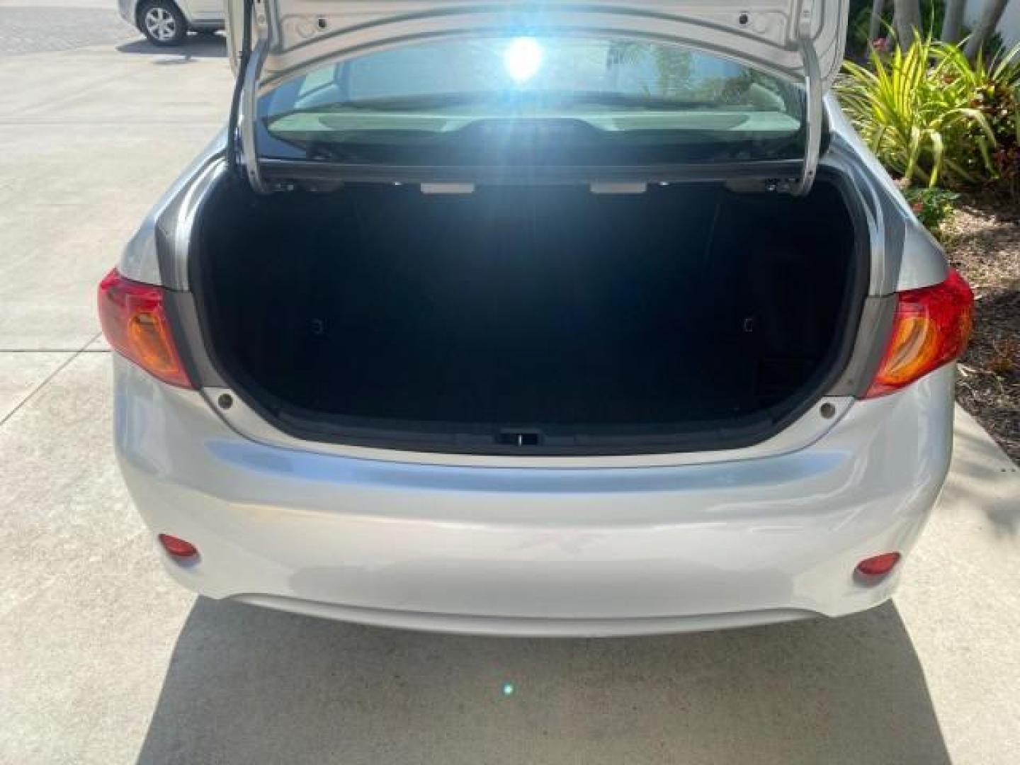 2009 Super White /Ash Toyota Corolla LE 1 OWNER LOW MILES 27,181 (JTDBL40E79J) with an 1.8L DOHC SFI 16-Valve VVT-i 4-Cyl Engine engine, Automatic transmission, located at 4701 North Dixie Hwy, Pompano Beach, FL, 33064, (954) 422-2889, 26.240938, -80.123474 - OUR WEBPAGE FLORIDACARS1.COM HAS OVER 100 PHOTOS AND FREE CARFAX LINK 2009 TOYOTA COROLLA LE VIN: JTDBL40E79J022099 J T D B L 4 0 E 7 9 J 0 2 2 0 9 9 SEDAN 4 DR 1.8L I4 F DOHC 16V 35 MPG GASOLINE FRONT WHEEL DRIVE Top Features Cloth Seats Basic Features ABS Brakes AM/FM Stereo Air Conditioning Autom - Photo#77