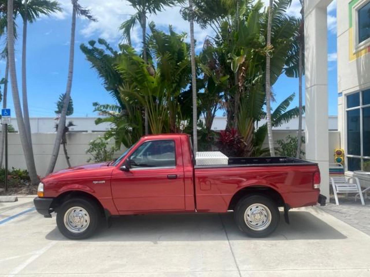2000 Bright Red /Medium Graphite Ford Ranger XL LOW MILES 68,660 5 SPD (1FTYR10C5YT) with an 2.5L SOHC SEFI 4-Cyl Engine engine, Manual transmission, located at 4701 North Dixie Hwy, Pompano Beach, FL, 33064, (954) 422-2889, 26.240938, -80.123474 - OUR WEBPAGE FLORIDACARS1.COM HAS OVER 100 PHOTOS AND FREE CARFAX LINK 2000 FORD RANGER XL VIN: 1FTYR10C5YTB43464 1 F T Y R 1 0 C 5 Y T B 4 3 4 6 4 PICKUP 2.5L I4 F SOHC 8V GASOLINE REAR WHEEL DRIVE Top Features Bed Liner Cloth Seats Tow Hitch Vinyl Seats Basic Features ABS Brakes AM/FM Stereo CD Aud - Photo#4
