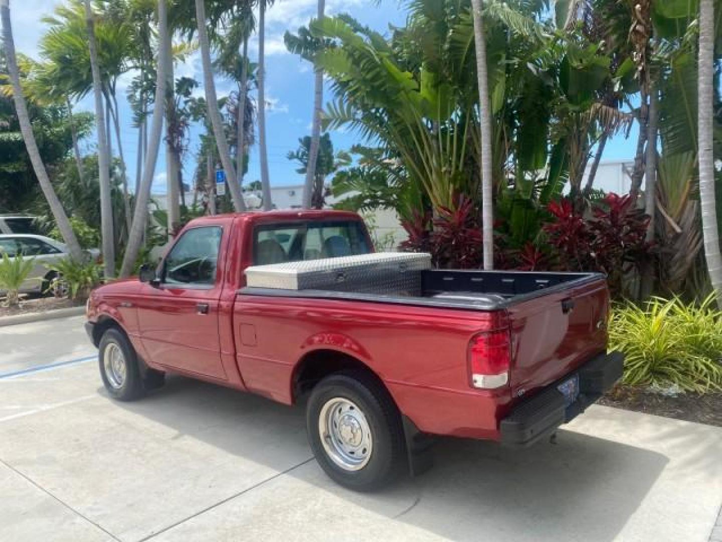 2000 Bright Red /Medium Graphite Ford Ranger XL LOW MILES 68,660 5 SPD (1FTYR10C5YT) with an 2.5L SOHC SEFI 4-Cyl Engine engine, Manual transmission, located at 4701 North Dixie Hwy, Pompano Beach, FL, 33064, (954) 422-2889, 26.240938, -80.123474 - OUR WEBPAGE FLORIDACARS1.COM HAS OVER 100 PHOTOS AND FREE CARFAX LINK 2000 FORD RANGER XL VIN: 1FTYR10C5YTB43464 1 F T Y R 1 0 C 5 Y T B 4 3 4 6 4 PICKUP 2.5L I4 F SOHC 8V GASOLINE REAR WHEEL DRIVE Top Features Bed Liner Cloth Seats Tow Hitch Vinyl Seats Basic Features ABS Brakes AM/FM Stereo CD Aud - Photo#5