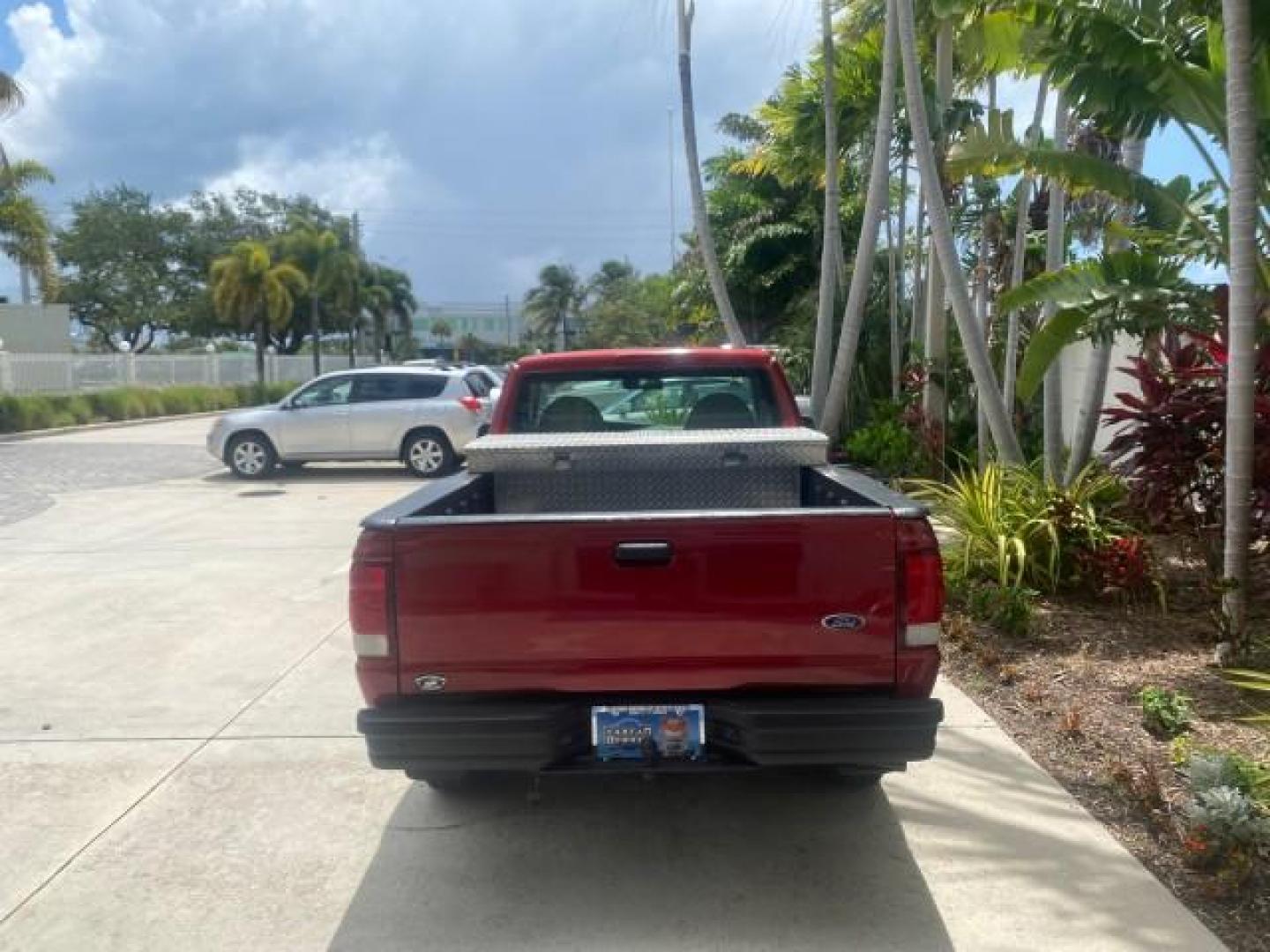 2000 Bright Red /Medium Graphite Ford Ranger XL LOW MILES 68,660 5 SPD (1FTYR10C5YT) with an 2.5L SOHC SEFI 4-Cyl Engine engine, Manual transmission, located at 4701 North Dixie Hwy, Pompano Beach, FL, 33064, (954) 422-2889, 26.240938, -80.123474 - OUR WEBPAGE FLORIDACARS1.COM HAS OVER 100 PHOTOS AND FREE CARFAX LINK 2000 FORD RANGER XL VIN: 1FTYR10C5YTB43464 1 F T Y R 1 0 C 5 Y T B 4 3 4 6 4 PICKUP 2.5L I4 F SOHC 8V GASOLINE REAR WHEEL DRIVE Top Features Bed Liner Cloth Seats Tow Hitch Vinyl Seats Basic Features ABS Brakes AM/FM Stereo CD Aud - Photo#6