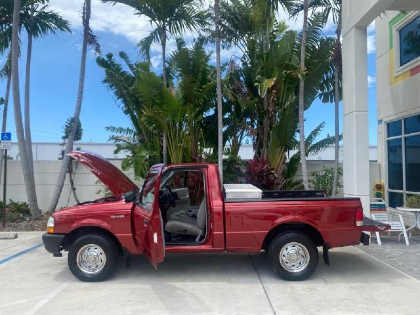 2000 Bright Red /Medium Graphite Ford Ranger XL LOW MILES 68,660 5 SPD (1FTYR10C5YT) with an 2.5L SOHC SEFI 4-Cyl Engine engine, Manual transmission, located at 4701 North Dixie Hwy, Pompano Beach, FL, 33064, (954) 422-2889, 26.240938, -80.123474 - OUR WEBPAGE FLORIDACARS1.COM HAS OVER 100 PHOTOS AND FREE CARFAX LINK 2000 FORD RANGER XL VIN: 1FTYR10C5YTB43464 1 F T Y R 1 0 C 5 Y T B 4 3 4 6 4 PICKUP 2.5L I4 F SOHC 8V GASOLINE REAR WHEEL DRIVE Top Features Bed Liner Cloth Seats Tow Hitch Vinyl Seats Basic Features ABS Brakes AM/FM Stereo CD Aud - Photo#8
