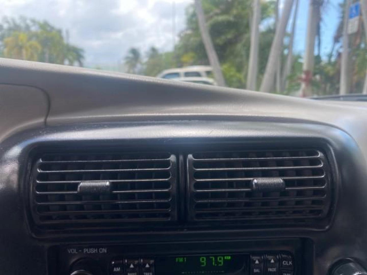 2000 Bright Red /Medium Graphite Ford Ranger XL LOW MILES 68,660 5 SPD (1FTYR10C5YT) with an 2.5L SOHC SEFI 4-Cyl Engine engine, Manual transmission, located at 4701 North Dixie Hwy, Pompano Beach, FL, 33064, (954) 422-2889, 26.240938, -80.123474 - OUR WEBPAGE FLORIDACARS1.COM HAS OVER 100 PHOTOS AND FREE CARFAX LINK 2000 FORD RANGER XL VIN: 1FTYR10C5YTB43464 1 F T Y R 1 0 C 5 Y T B 4 3 4 6 4 PICKUP 2.5L I4 F SOHC 8V GASOLINE REAR WHEEL DRIVE Top Features Bed Liner Cloth Seats Tow Hitch Vinyl Seats Basic Features ABS Brakes AM/FM Stereo CD Aud - Photo#46