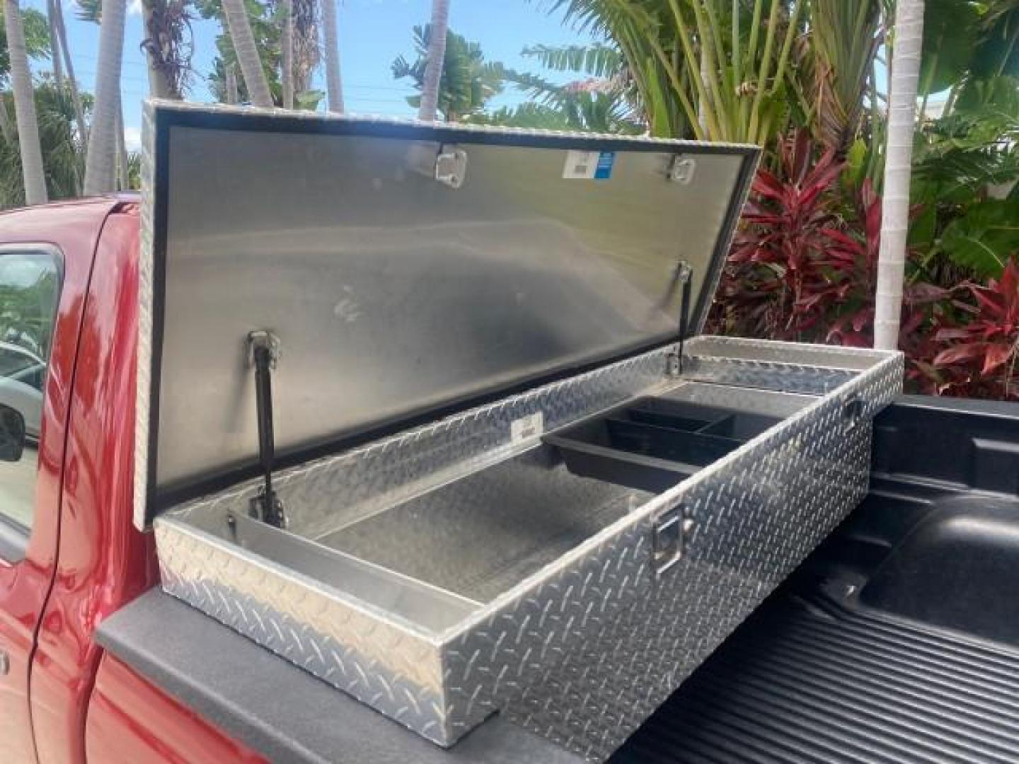 2000 Bright Red /Medium Graphite Ford Ranger XL LOW MILES 68,660 5 SPD (1FTYR10C5YT) with an 2.5L SOHC SEFI 4-Cyl Engine engine, Manual transmission, located at 4701 North Dixie Hwy, Pompano Beach, FL, 33064, (954) 422-2889, 26.240938, -80.123474 - OUR WEBPAGE FLORIDACARS1.COM HAS OVER 100 PHOTOS AND FREE CARFAX LINK 2000 FORD RANGER XL VIN: 1FTYR10C5YTB43464 1 F T Y R 1 0 C 5 Y T B 4 3 4 6 4 PICKUP 2.5L I4 F SOHC 8V GASOLINE REAR WHEEL DRIVE Top Features Bed Liner Cloth Seats Tow Hitch Vinyl Seats Basic Features ABS Brakes AM/FM Stereo CD Aud - Photo#73