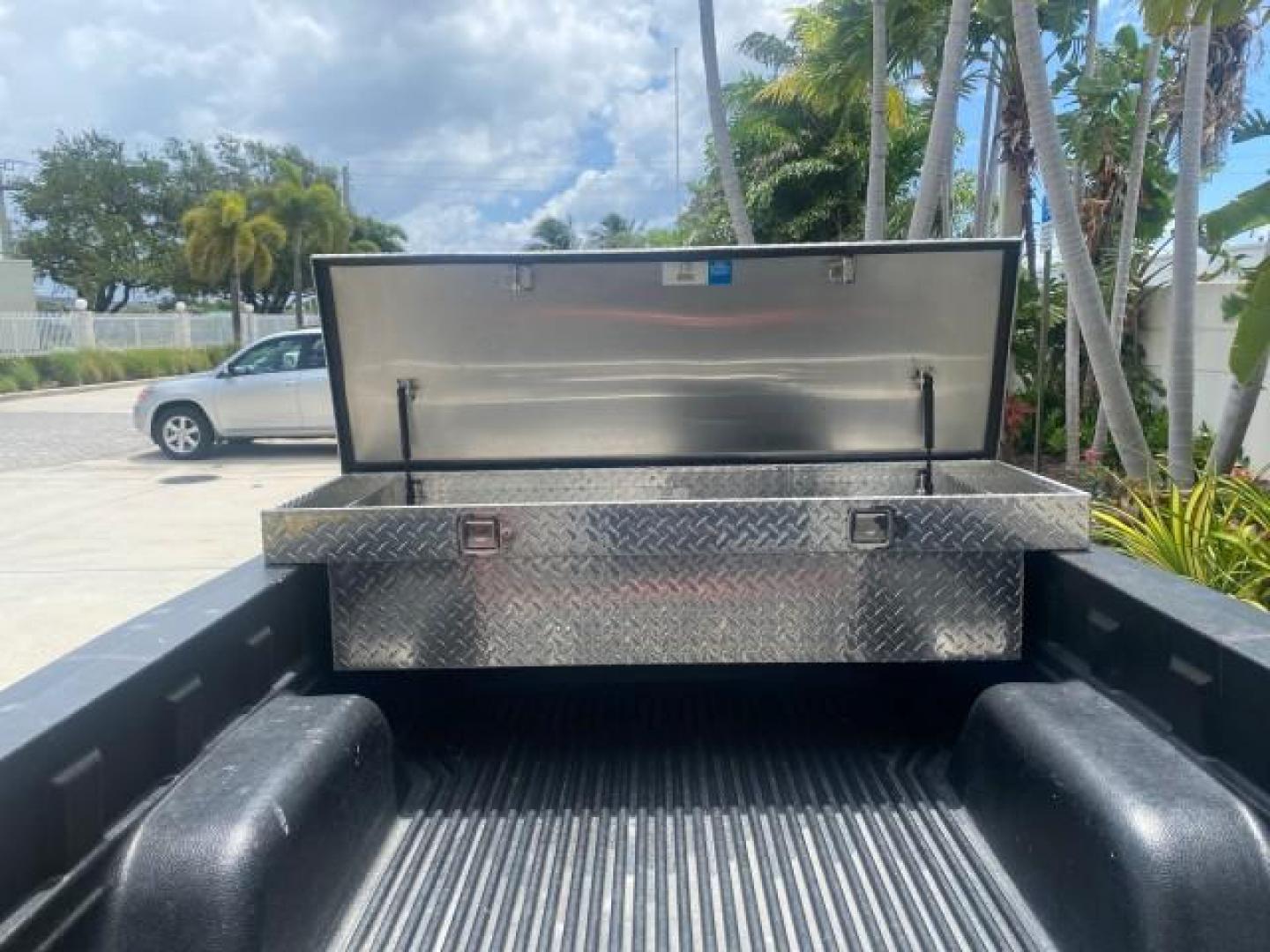 2000 Bright Red /Medium Graphite Ford Ranger XL LOW MILES 68,660 5 SPD (1FTYR10C5YT) with an 2.5L SOHC SEFI 4-Cyl Engine engine, Manual transmission, located at 4701 North Dixie Hwy, Pompano Beach, FL, 33064, (954) 422-2889, 26.240938, -80.123474 - OUR WEBPAGE FLORIDACARS1.COM HAS OVER 100 PHOTOS AND FREE CARFAX LINK 2000 FORD RANGER XL VIN: 1FTYR10C5YTB43464 1 F T Y R 1 0 C 5 Y T B 4 3 4 6 4 PICKUP 2.5L I4 F SOHC 8V GASOLINE REAR WHEEL DRIVE Top Features Bed Liner Cloth Seats Tow Hitch Vinyl Seats Basic Features ABS Brakes AM/FM Stereo CD Aud - Photo#79