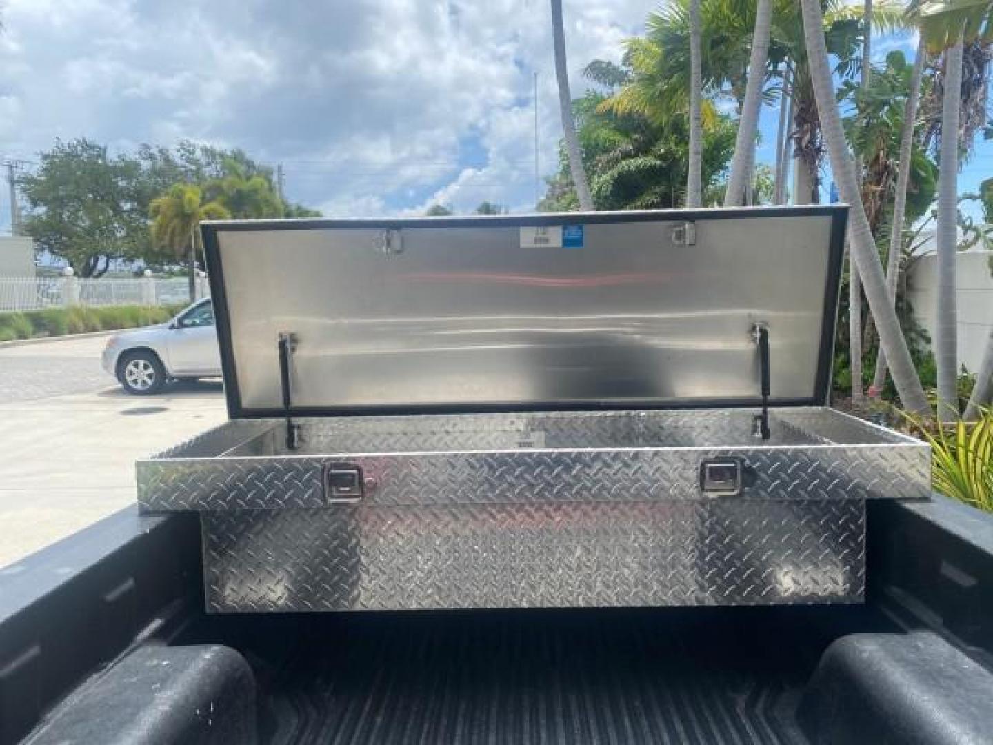 2000 Bright Red /Medium Graphite Ford Ranger XL LOW MILES 68,660 5 SPD (1FTYR10C5YT) with an 2.5L SOHC SEFI 4-Cyl Engine engine, Manual transmission, located at 4701 North Dixie Hwy, Pompano Beach, FL, 33064, (954) 422-2889, 26.240938, -80.123474 - OUR WEBPAGE FLORIDACARS1.COM HAS OVER 100 PHOTOS AND FREE CARFAX LINK 2000 FORD RANGER XL VIN: 1FTYR10C5YTB43464 1 F T Y R 1 0 C 5 Y T B 4 3 4 6 4 PICKUP 2.5L I4 F SOHC 8V GASOLINE REAR WHEEL DRIVE Top Features Bed Liner Cloth Seats Tow Hitch Vinyl Seats Basic Features ABS Brakes AM/FM Stereo CD Aud - Photo#80