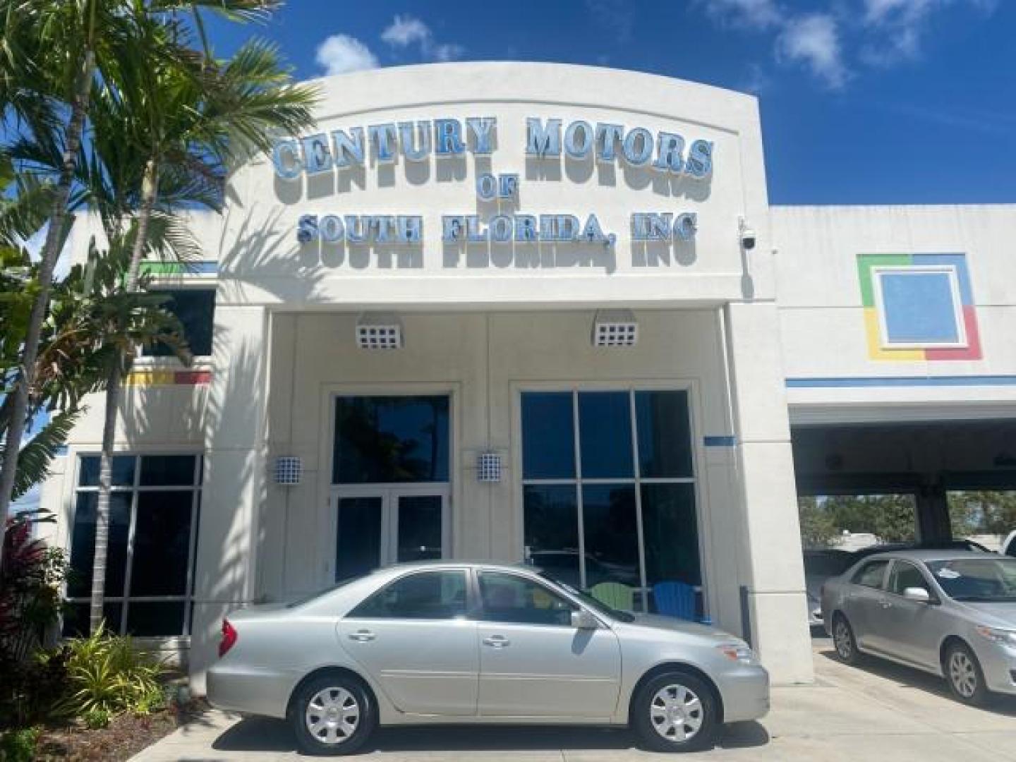 2003 Phantom Gray Pearl /Stone Toyota Camry LE 1 OWNER LOW MILES 68,159 (4T1BE32K23U) with an 2.4L DOHC Vvti 16-Valve 4-Cyl Engine engine, Automatic transmission, located at 4701 North Dixie Hwy, Pompano Beach, FL, 33064, (954) 422-2889, 26.240938, -80.123474 - OUR WEBPAGE FLORIDACARS1.COM HAS OVER 100 PHOTOS AND FREE CARFAX LINK 2003 TOYOTA CAMRY LE VIN: 4T1BE32K23U150498 4 T 1 B E 3 2 K 2 3 U 1 5 0 4 9 8 SEDAN 4 DR 2.4L I4 F DOHC 16V GASOLINE FRONT WHEEL DRIVE Top Features Cloth Seats Basic Features ABS Brakes Automatic Transmission Power Locks Power Win - Photo#0