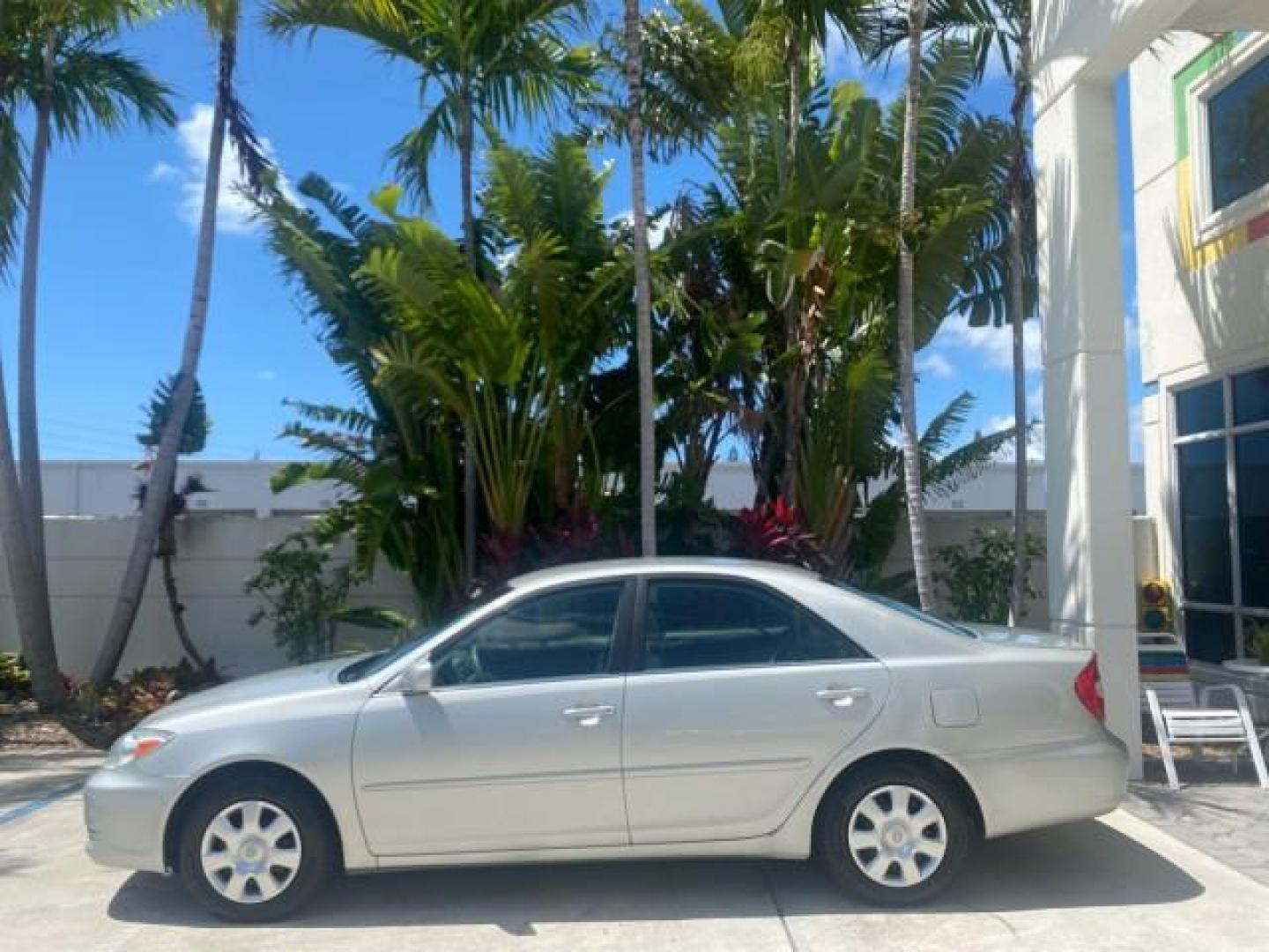 2003 Phantom Gray Pearl /Stone Toyota Camry LE 1 OWNER LOW MILES 68,159 (4T1BE32K23U) with an 2.4L DOHC Vvti 16-Valve 4-Cyl Engine engine, Automatic transmission, located at 4701 North Dixie Hwy, Pompano Beach, FL, 33064, (954) 422-2889, 26.240938, -80.123474 - OUR WEBPAGE FLORIDACARS1.COM HAS OVER 100 PHOTOS AND FREE CARFAX LINK 2003 TOYOTA CAMRY LE VIN: 4T1BE32K23U150498 4 T 1 B E 3 2 K 2 3 U 1 5 0 4 9 8 SEDAN 4 DR 2.4L I4 F DOHC 16V GASOLINE FRONT WHEEL DRIVE Top Features Cloth Seats Basic Features ABS Brakes Automatic Transmission Power Locks Power Win - Photo#4