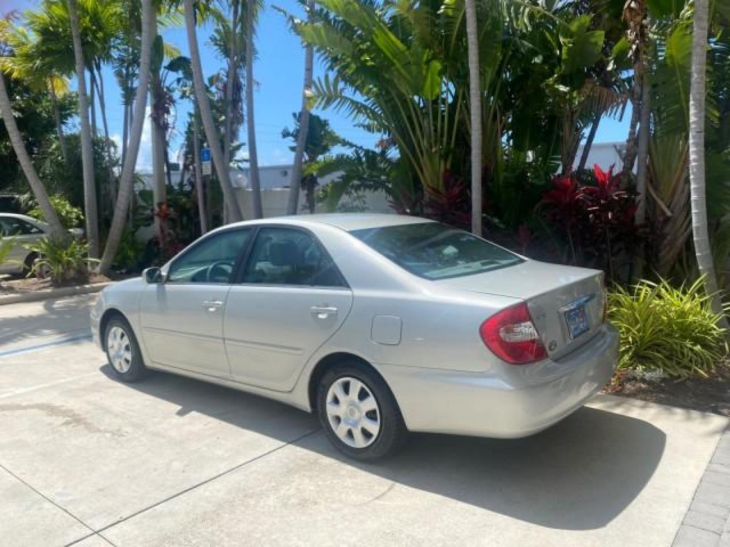 2003 Phantom Gray Pearl /Stone Toyota Camry LE 1 OWNER LOW MILES 68,159 (4T1BE32K23U) with an 2.4L DOHC Vvti 16-Valve 4-Cyl Engine engine, Automatic transmission, located at 4701 North Dixie Hwy, Pompano Beach, FL, 33064, (954) 422-2889, 26.240938, -80.123474 - OUR WEBPAGE FLORIDACARS1.COM HAS OVER 100 PHOTOS AND FREE CARFAX LINK 2003 TOYOTA CAMRY LE VIN: 4T1BE32K23U150498 4 T 1 B E 3 2 K 2 3 U 1 5 0 4 9 8 SEDAN 4 DR 2.4L I4 F DOHC 16V GASOLINE FRONT WHEEL DRIVE Top Features Cloth Seats Basic Features ABS Brakes Automatic Transmission Power Locks Power Win - Photo#5