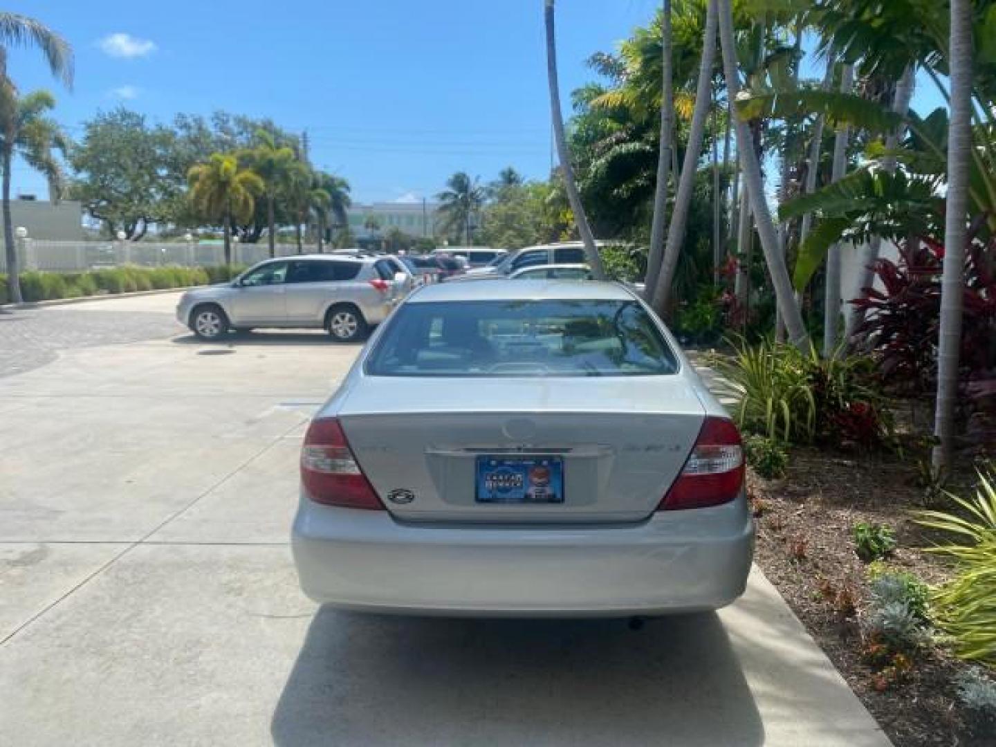 2003 Phantom Gray Pearl /Stone Toyota Camry LE 1 OWNER LOW MILES 68,159 (4T1BE32K23U) with an 2.4L DOHC Vvti 16-Valve 4-Cyl Engine engine, Automatic transmission, located at 4701 North Dixie Hwy, Pompano Beach, FL, 33064, (954) 422-2889, 26.240938, -80.123474 - OUR WEBPAGE FLORIDACARS1.COM HAS OVER 100 PHOTOS AND FREE CARFAX LINK 2003 TOYOTA CAMRY LE VIN: 4T1BE32K23U150498 4 T 1 B E 3 2 K 2 3 U 1 5 0 4 9 8 SEDAN 4 DR 2.4L I4 F DOHC 16V GASOLINE FRONT WHEEL DRIVE Top Features Cloth Seats Basic Features ABS Brakes Automatic Transmission Power Locks Power Win - Photo#6