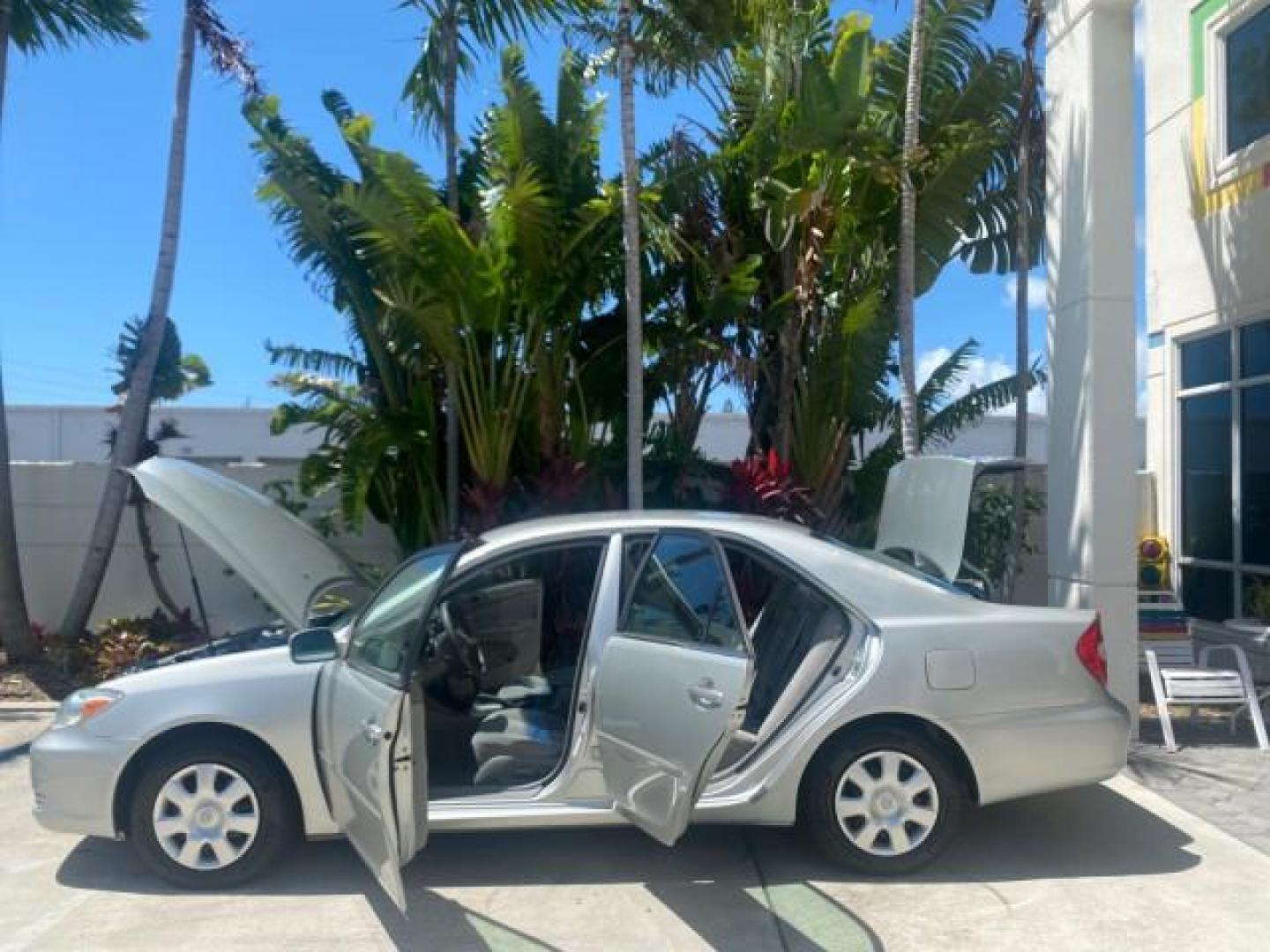 2003 Phantom Gray Pearl /Stone Toyota Camry LE 1 OWNER LOW MILES 68,159 (4T1BE32K23U) with an 2.4L DOHC Vvti 16-Valve 4-Cyl Engine engine, Automatic transmission, located at 4701 North Dixie Hwy, Pompano Beach, FL, 33064, (954) 422-2889, 26.240938, -80.123474 - OUR WEBPAGE FLORIDACARS1.COM HAS OVER 100 PHOTOS AND FREE CARFAX LINK 2003 TOYOTA CAMRY LE VIN: 4T1BE32K23U150498 4 T 1 B E 3 2 K 2 3 U 1 5 0 4 9 8 SEDAN 4 DR 2.4L I4 F DOHC 16V GASOLINE FRONT WHEEL DRIVE Top Features Cloth Seats Basic Features ABS Brakes Automatic Transmission Power Locks Power Win - Photo#8