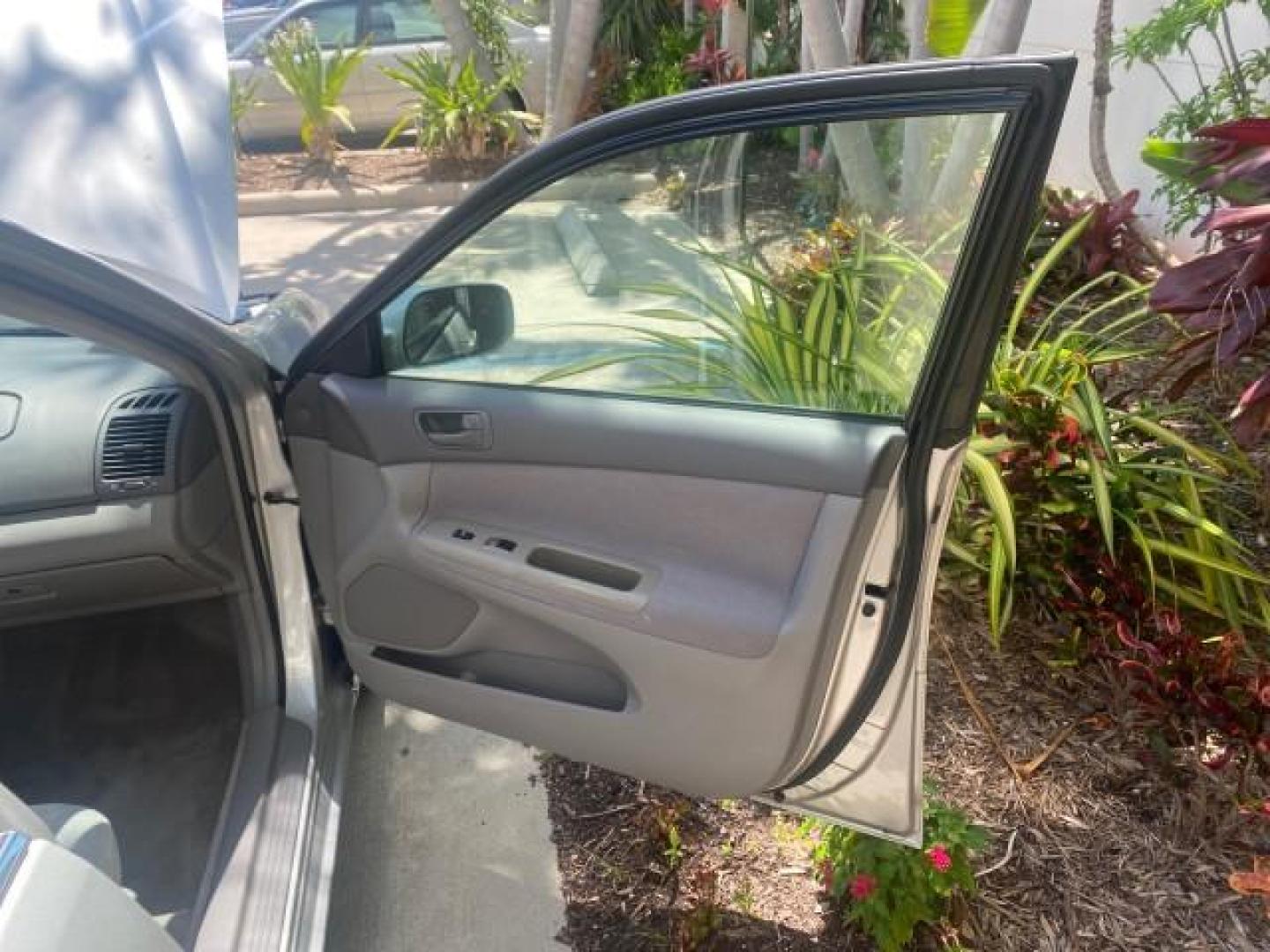 2003 Phantom Gray Pearl /Stone Toyota Camry LE 1 OWNER LOW MILES 68,159 (4T1BE32K23U) with an 2.4L DOHC Vvti 16-Valve 4-Cyl Engine engine, Automatic transmission, located at 4701 North Dixie Hwy, Pompano Beach, FL, 33064, (954) 422-2889, 26.240938, -80.123474 - OUR WEBPAGE FLORIDACARS1.COM HAS OVER 100 PHOTOS AND FREE CARFAX LINK 2003 TOYOTA CAMRY LE VIN: 4T1BE32K23U150498 4 T 1 B E 3 2 K 2 3 U 1 5 0 4 9 8 SEDAN 4 DR 2.4L I4 F DOHC 16V GASOLINE FRONT WHEEL DRIVE Top Features Cloth Seats Basic Features ABS Brakes Automatic Transmission Power Locks Power Win - Photo#11