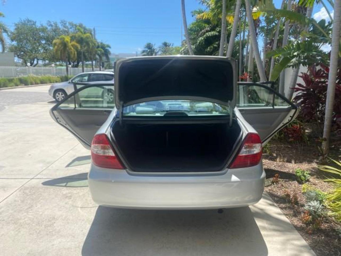 2003 Phantom Gray Pearl /Stone Toyota Camry LE 1 OWNER LOW MILES 68,159 (4T1BE32K23U) with an 2.4L DOHC Vvti 16-Valve 4-Cyl Engine engine, Automatic transmission, located at 4701 North Dixie Hwy, Pompano Beach, FL, 33064, (954) 422-2889, 26.240938, -80.123474 - OUR WEBPAGE FLORIDACARS1.COM HAS OVER 100 PHOTOS AND FREE CARFAX LINK 2003 TOYOTA CAMRY LE VIN: 4T1BE32K23U150498 4 T 1 B E 3 2 K 2 3 U 1 5 0 4 9 8 SEDAN 4 DR 2.4L I4 F DOHC 16V GASOLINE FRONT WHEEL DRIVE Top Features Cloth Seats Basic Features ABS Brakes Automatic Transmission Power Locks Power Win - Photo#15