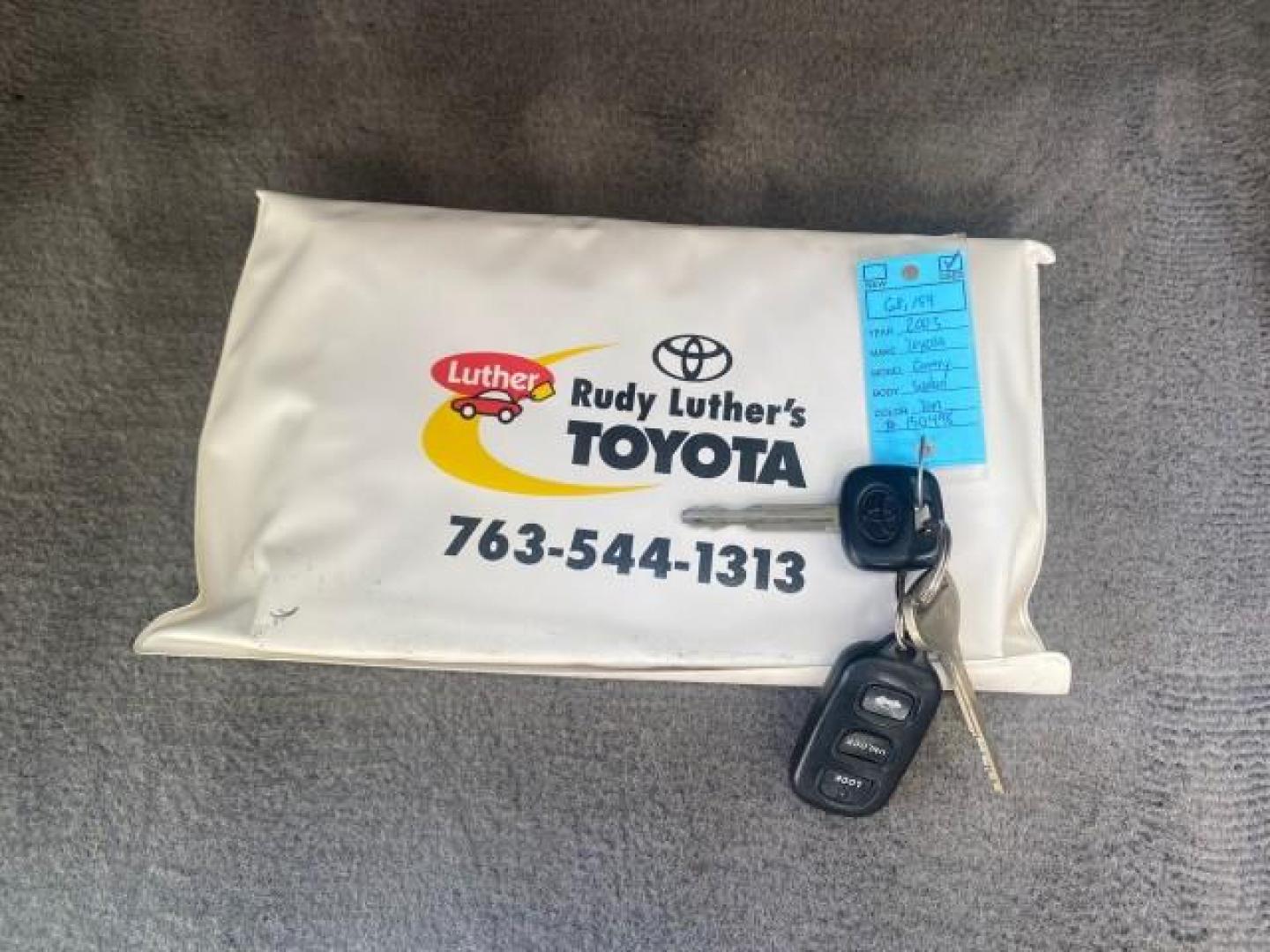 2003 Phantom Gray Pearl /Stone Toyota Camry LE 1 OWNER LOW MILES 68,159 (4T1BE32K23U) with an 2.4L DOHC Vvti 16-Valve 4-Cyl Engine engine, Automatic transmission, located at 4701 North Dixie Hwy, Pompano Beach, FL, 33064, (954) 422-2889, 26.240938, -80.123474 - OUR WEBPAGE FLORIDACARS1.COM HAS OVER 100 PHOTOS AND FREE CARFAX LINK 2003 TOYOTA CAMRY LE VIN: 4T1BE32K23U150498 4 T 1 B E 3 2 K 2 3 U 1 5 0 4 9 8 SEDAN 4 DR 2.4L I4 F DOHC 16V GASOLINE FRONT WHEEL DRIVE Top Features Cloth Seats Basic Features ABS Brakes Automatic Transmission Power Locks Power Win - Photo#23