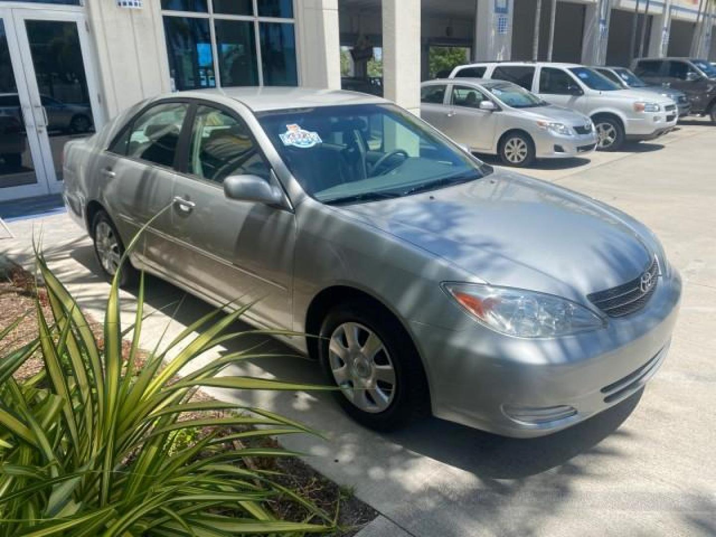 2003 Phantom Gray Pearl /Stone Toyota Camry LE 1 OWNER LOW MILES 68,159 (4T1BE32K23U) with an 2.4L DOHC Vvti 16-Valve 4-Cyl Engine engine, Automatic transmission, located at 4701 North Dixie Hwy, Pompano Beach, FL, 33064, (954) 422-2889, 26.240938, -80.123474 - OUR WEBPAGE FLORIDACARS1.COM HAS OVER 100 PHOTOS AND FREE CARFAX LINK 2003 TOYOTA CAMRY LE VIN: 4T1BE32K23U150498 4 T 1 B E 3 2 K 2 3 U 1 5 0 4 9 8 SEDAN 4 DR 2.4L I4 F DOHC 16V GASOLINE FRONT WHEEL DRIVE Top Features Cloth Seats Basic Features ABS Brakes Automatic Transmission Power Locks Power Win - Photo#24