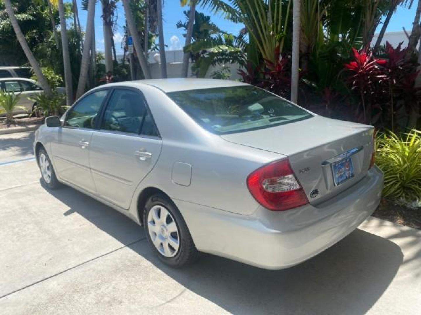 2003 Phantom Gray Pearl /Stone Toyota Camry LE 1 OWNER LOW MILES 68,159 (4T1BE32K23U) with an 2.4L DOHC Vvti 16-Valve 4-Cyl Engine engine, Automatic transmission, located at 4701 North Dixie Hwy, Pompano Beach, FL, 33064, (954) 422-2889, 26.240938, -80.123474 - OUR WEBPAGE FLORIDACARS1.COM HAS OVER 100 PHOTOS AND FREE CARFAX LINK 2003 TOYOTA CAMRY LE VIN: 4T1BE32K23U150498 4 T 1 B E 3 2 K 2 3 U 1 5 0 4 9 8 SEDAN 4 DR 2.4L I4 F DOHC 16V GASOLINE FRONT WHEEL DRIVE Top Features Cloth Seats Basic Features ABS Brakes Automatic Transmission Power Locks Power Win - Photo#75