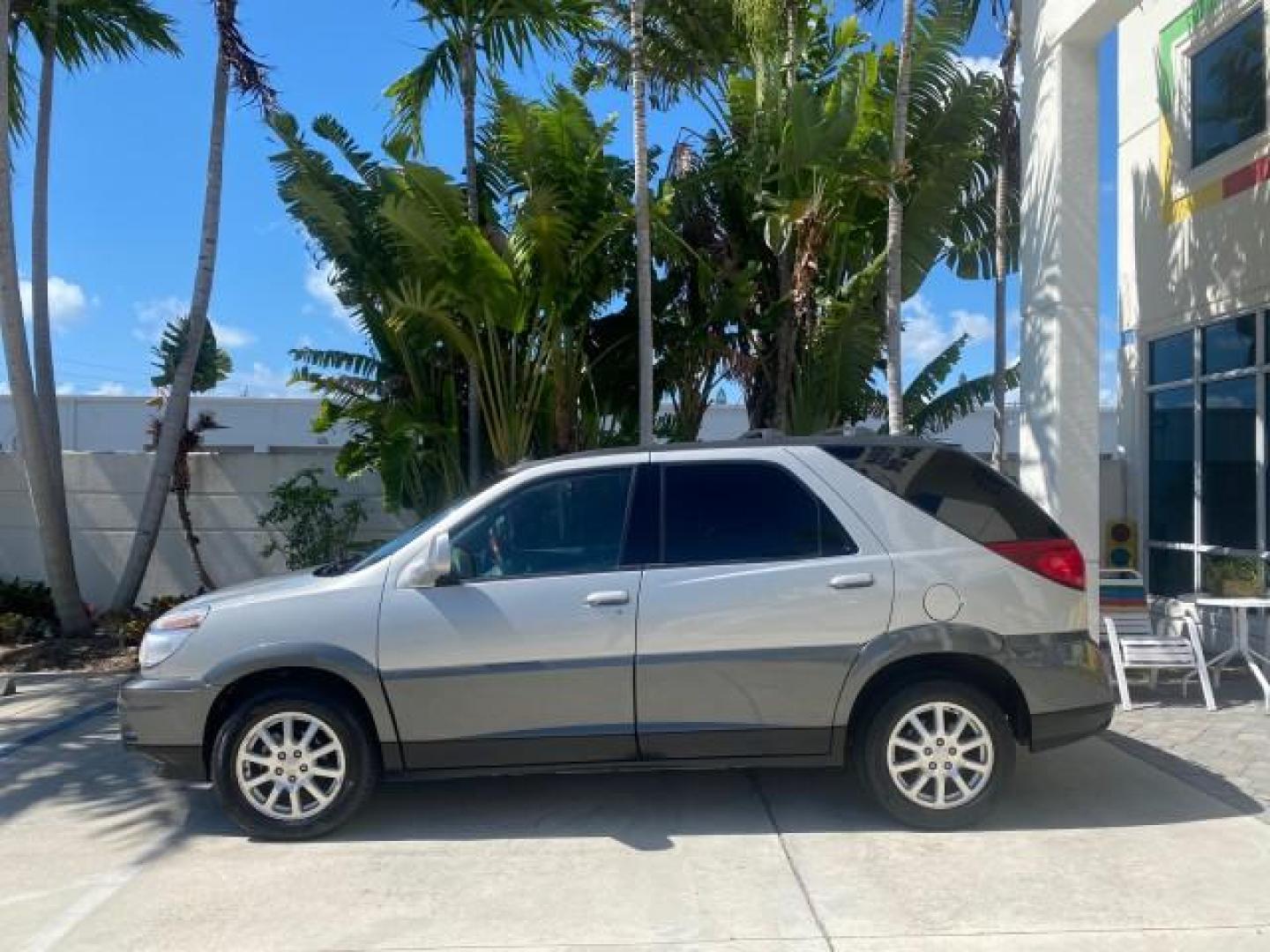 2005 Platinum Metallic /Gray Buick Rendezvous LOW MILES 81,783 3RD ROW (3G5DA03E15S) with an 3.4L 3400 V6 SFI Engine engine, Automatic transmission, located at 4701 North Dixie Hwy, Pompano Beach, FL, 33064, (954) 422-2889, 26.240938, -80.123474 - OUR WEBPAGE FLORIDACARS1.COM HAS OVER 100 PHOTOS AND FREE CARFAX LINK 2005 BUICK RENDEZVOUS CX VIN: 3G5DA03E15S512878 3 G 5 D A 0 3 E 1 5 S 5 1 2 8 7 8 4 DOOR WAGON/SPORT UTILITY 3.4L V6 F GASOLINE FRONT WHEEL DRIVE Top Features Front Seat Heaters Leather Seats Parking Sensors Sunroof(s) Third Row S - Photo#4