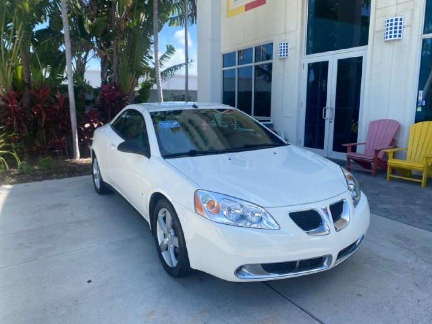 2008 White Diamond Tricoat /Light Taupe Pontiac G6 GT LOW MILES 44,047 (1G2ZH361484) with an 3.9L VVT V6 SFI Engine engine, Automatic transmission, located at 4701 North Dixie Hwy, Pompano Beach, FL, 33064, (954) 422-2889, 26.240938, -80.123474 - OUR WEBPAGE FLORIDACARS1.COM HAS OVER 100 PHOTOS AND FREE CARFAX LINK 2008 PONTIAC G6 GT VIN: 1G2ZH361484136254 1 G 2 Z H 3 6 1 4 8 4 1 3 6 2 5 4 CONVERTIBLE 3.9L V6 F GASOLINE FRONT WHEEL DRIVE Top Features Alloy Wheels Front Seat Heaters Hard Top Leather Seats Monsoon Sound Premium Package Satelli - Photo#1
