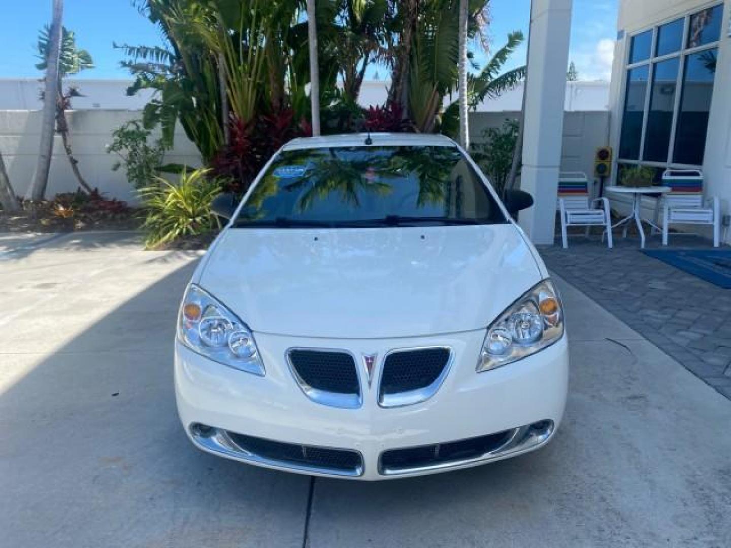 2008 White Diamond Tricoat /Light Taupe Pontiac G6 GT LOW MILES 44,047 (1G2ZH361484) with an 3.9L VVT V6 SFI Engine engine, Automatic transmission, located at 4701 North Dixie Hwy, Pompano Beach, FL, 33064, (954) 422-2889, 26.240938, -80.123474 - OUR WEBPAGE FLORIDACARS1.COM HAS OVER 100 PHOTOS AND FREE CARFAX LINK 2008 PONTIAC G6 GT VIN: 1G2ZH361484136254 1 G 2 Z H 3 6 1 4 8 4 1 3 6 2 5 4 CONVERTIBLE 3.9L V6 F GASOLINE FRONT WHEEL DRIVE Top Features Alloy Wheels Front Seat Heaters Hard Top Leather Seats Monsoon Sound Premium Package Satelli - Photo#2