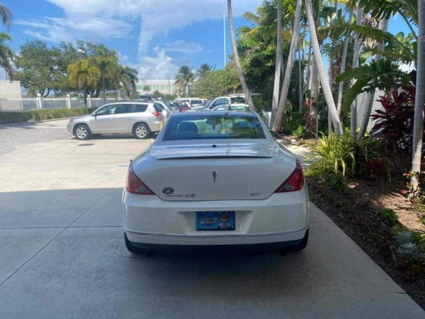 2008 White Diamond Tricoat /Light Taupe Pontiac G6 GT LOW MILES 44,047 (1G2ZH361484) with an 3.9L VVT V6 SFI Engine engine, Automatic transmission, located at 4701 North Dixie Hwy, Pompano Beach, FL, 33064, (954) 422-2889, 26.240938, -80.123474 - OUR WEBPAGE FLORIDACARS1.COM HAS OVER 100 PHOTOS AND FREE CARFAX LINK 2008 PONTIAC G6 GT VIN: 1G2ZH361484136254 1 G 2 Z H 3 6 1 4 8 4 1 3 6 2 5 4 CONVERTIBLE 3.9L V6 F GASOLINE FRONT WHEEL DRIVE Top Features Alloy Wheels Front Seat Heaters Hard Top Leather Seats Monsoon Sound Premium Package Satelli - Photo#6