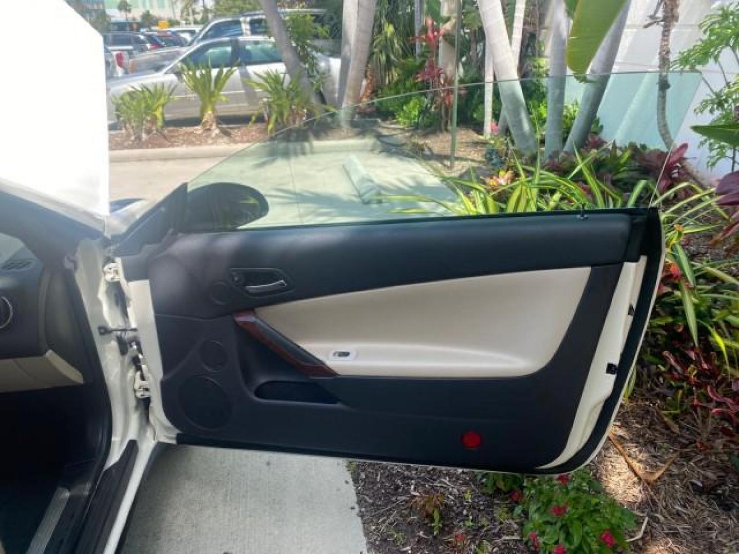 2008 White Diamond Tricoat /Light Taupe Pontiac G6 GT LOW MILES 44,047 (1G2ZH361484) with an 3.9L VVT V6 SFI Engine engine, Automatic transmission, located at 4701 North Dixie Hwy, Pompano Beach, FL, 33064, (954) 422-2889, 26.240938, -80.123474 - OUR WEBPAGE FLORIDACARS1.COM HAS OVER 100 PHOTOS AND FREE CARFAX LINK 2008 PONTIAC G6 GT VIN: 1G2ZH361484136254 1 G 2 Z H 3 6 1 4 8 4 1 3 6 2 5 4 CONVERTIBLE 3.9L V6 F GASOLINE FRONT WHEEL DRIVE Top Features Alloy Wheels Front Seat Heaters Hard Top Leather Seats Monsoon Sound Premium Package Satelli - Photo#11