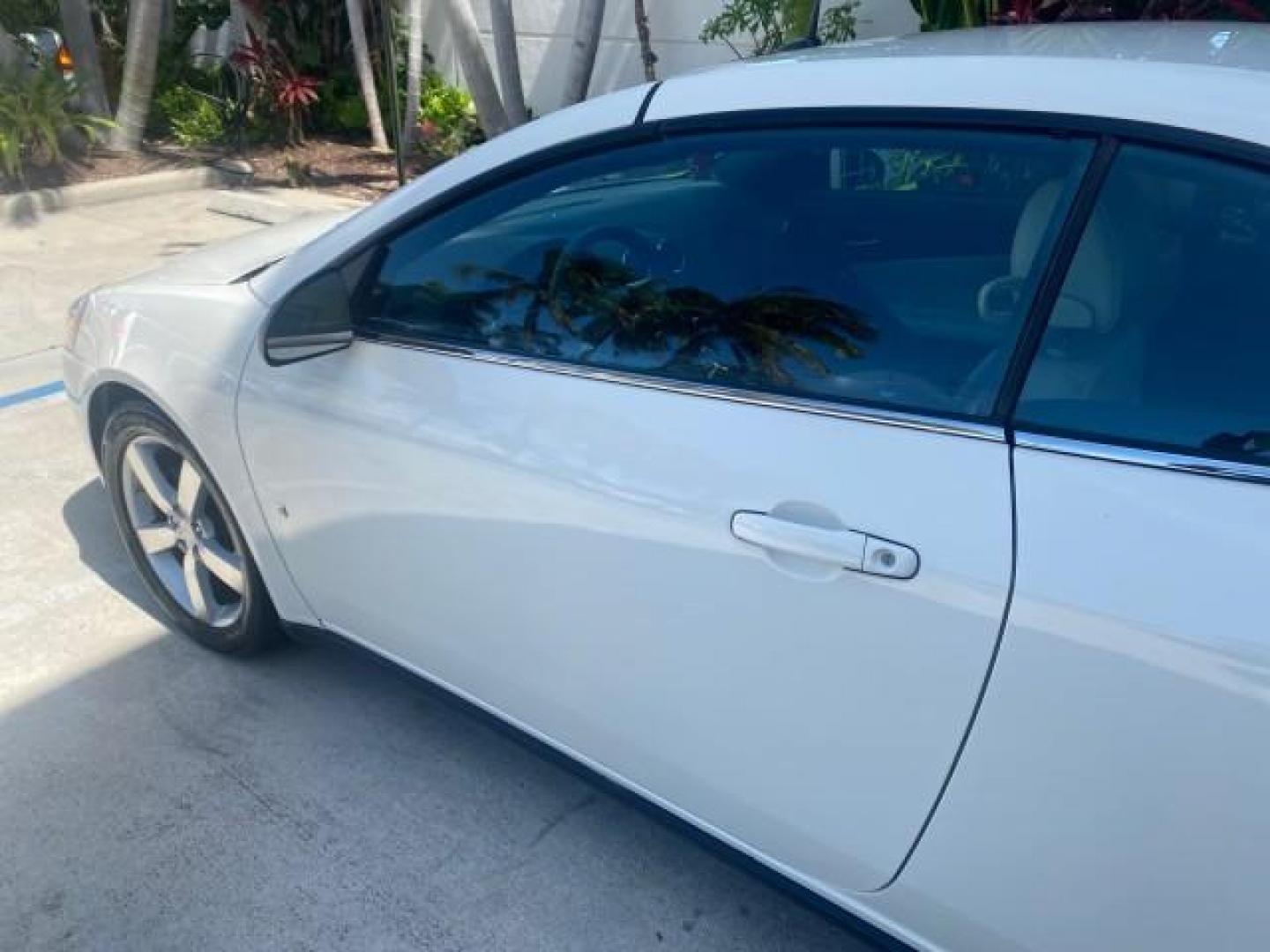 2008 White Diamond Tricoat /Light Taupe Pontiac G6 GT LOW MILES 44,047 (1G2ZH361484) with an 3.9L VVT V6 SFI Engine engine, Automatic transmission, located at 4701 North Dixie Hwy, Pompano Beach, FL, 33064, (954) 422-2889, 26.240938, -80.123474 - OUR WEBPAGE FLORIDACARS1.COM HAS OVER 100 PHOTOS AND FREE CARFAX LINK 2008 PONTIAC G6 GT VIN: 1G2ZH361484136254 1 G 2 Z H 3 6 1 4 8 4 1 3 6 2 5 4 CONVERTIBLE 3.9L V6 F GASOLINE FRONT WHEEL DRIVE Top Features Alloy Wheels Front Seat Heaters Hard Top Leather Seats Monsoon Sound Premium Package Satelli - Photo#27