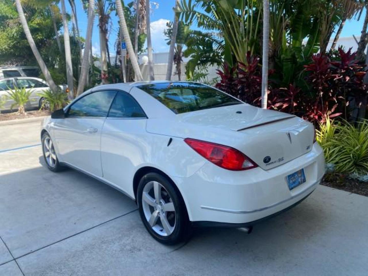 2008 White Diamond Tricoat /Light Taupe Pontiac G6 GT LOW MILES 44,047 (1G2ZH361484) with an 3.9L VVT V6 SFI Engine engine, Automatic transmission, located at 4701 North Dixie Hwy, Pompano Beach, FL, 33064, (954) 422-2889, 26.240938, -80.123474 - OUR WEBPAGE FLORIDACARS1.COM HAS OVER 100 PHOTOS AND FREE CARFAX LINK 2008 PONTIAC G6 GT VIN: 1G2ZH361484136254 1 G 2 Z H 3 6 1 4 8 4 1 3 6 2 5 4 CONVERTIBLE 3.9L V6 F GASOLINE FRONT WHEEL DRIVE Top Features Alloy Wheels Front Seat Heaters Hard Top Leather Seats Monsoon Sound Premium Package Satelli - Photo#73