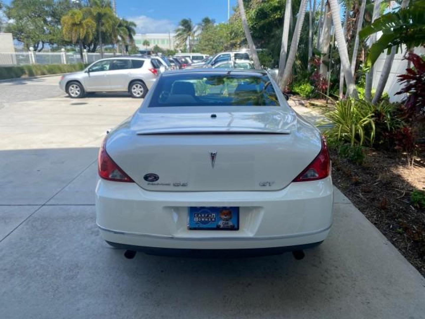 2008 White Diamond Tricoat /Light Taupe Pontiac G6 GT LOW MILES 44,047 (1G2ZH361484) with an 3.9L VVT V6 SFI Engine engine, Automatic transmission, located at 4701 North Dixie Hwy, Pompano Beach, FL, 33064, (954) 422-2889, 26.240938, -80.123474 - OUR WEBPAGE FLORIDACARS1.COM HAS OVER 100 PHOTOS AND FREE CARFAX LINK 2008 PONTIAC G6 GT VIN: 1G2ZH361484136254 1 G 2 Z H 3 6 1 4 8 4 1 3 6 2 5 4 CONVERTIBLE 3.9L V6 F GASOLINE FRONT WHEEL DRIVE Top Features Alloy Wheels Front Seat Heaters Hard Top Leather Seats Monsoon Sound Premium Package Satelli - Photo#74