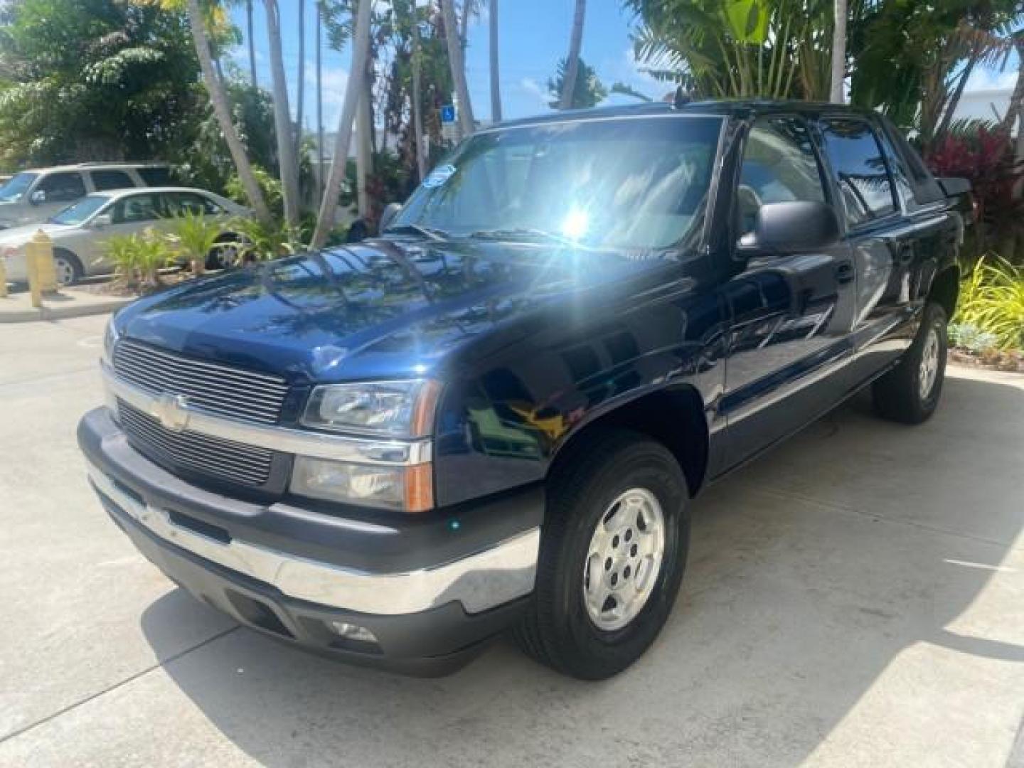 2006 Bermuda Blue Metallic /Gray/Drk Charcoal Chevrolet Avalanche LS LOW MILES 66,207 FLORIDA (3GNEC12Z56G) with an 5.3L Vortec 5300 V8 SFI Flex-Fuel Engine engine, Automatic transmission, located at 4701 North Dixie Hwy, Pompano Beach, FL, 33064, (954) 422-2889, 26.240938, -80.123474 - OUR WEBPAGE FLORIDACARS1.COM HAS OVER 100 PHOTOS AND FREE CARFAX LINK 2006 CHEVROLET AVALANCHE LS 1500 VIN: 3GNEC12Z56G117650 3 G N E C 1 2 Z 5 6 G 1 1 7 6 5 0 SPORT PICKUP 5.3L V8 F FLEX FUEL REAR WHEEL DRIVE Top Features Alloy Wheels Bed Cover Bed Liner Cloth Seats Rear Entertainment System Tow Hi - Photo#3