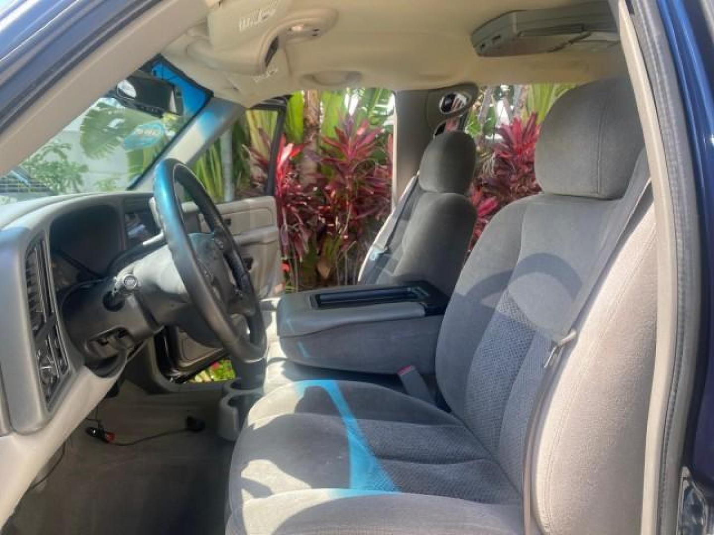 2006 Bermuda Blue Metallic /Gray/Drk Charcoal Chevrolet Avalanche LS LOW MILES 66,207 FLORIDA (3GNEC12Z56G) with an 5.3L Vortec 5300 V8 SFI Flex-Fuel Engine engine, Automatic transmission, located at 4701 North Dixie Hwy, Pompano Beach, FL, 33064, (954) 422-2889, 26.240938, -80.123474 - OUR WEBPAGE FLORIDACARS1.COM HAS OVER 100 PHOTOS AND FREE CARFAX LINK 2006 CHEVROLET AVALANCHE LS 1500 VIN: 3GNEC12Z56G117650 3 G N E C 1 2 Z 5 6 G 1 1 7 6 5 0 SPORT PICKUP 5.3L V8 F FLEX FUEL REAR WHEEL DRIVE Top Features Alloy Wheels Bed Cover Bed Liner Cloth Seats Rear Entertainment System Tow Hi - Photo#10