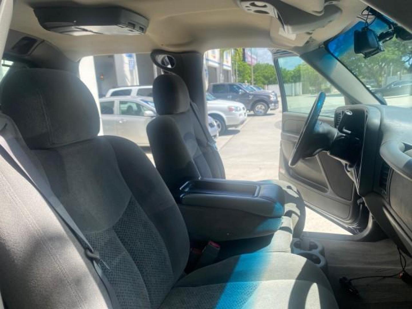 2006 Bermuda Blue Metallic /Gray/Drk Charcoal Chevrolet Avalanche LS LOW MILES 66,207 FLORIDA (3GNEC12Z56G) with an 5.3L Vortec 5300 V8 SFI Flex-Fuel Engine engine, Automatic transmission, located at 4701 North Dixie Hwy, Pompano Beach, FL, 33064, (954) 422-2889, 26.240938, -80.123474 - OUR WEBPAGE FLORIDACARS1.COM HAS OVER 100 PHOTOS AND FREE CARFAX LINK 2006 CHEVROLET AVALANCHE LS 1500 VIN: 3GNEC12Z56G117650 3 G N E C 1 2 Z 5 6 G 1 1 7 6 5 0 SPORT PICKUP 5.3L V8 F FLEX FUEL REAR WHEEL DRIVE Top Features Alloy Wheels Bed Cover Bed Liner Cloth Seats Rear Entertainment System Tow Hi - Photo#12