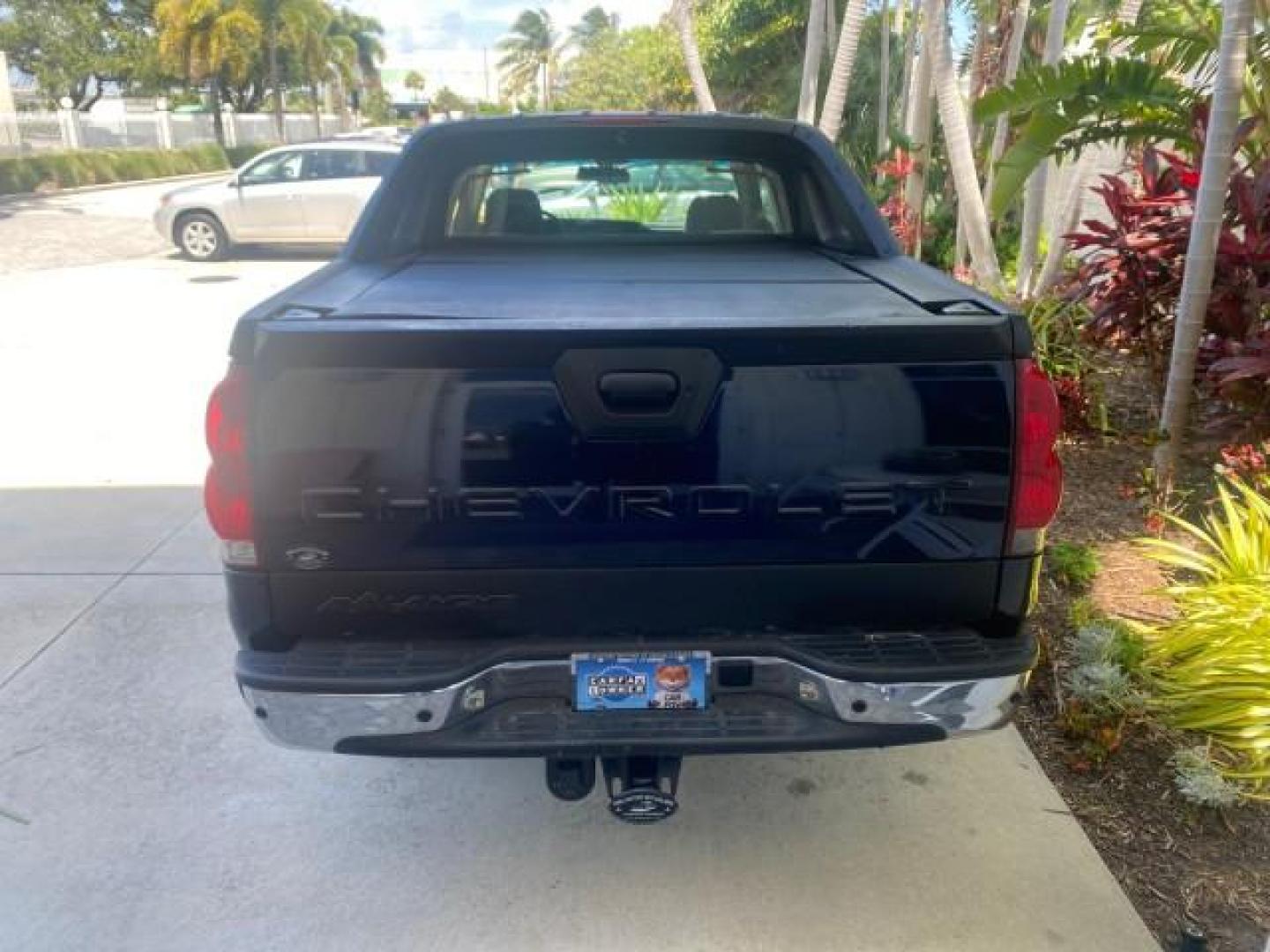 2006 Bermuda Blue Metallic /Gray/Drk Charcoal Chevrolet Avalanche LS LOW MILES 66,207 FLORIDA (3GNEC12Z56G) with an 5.3L Vortec 5300 V8 SFI Flex-Fuel Engine engine, Automatic transmission, located at 4701 North Dixie Hwy, Pompano Beach, FL, 33064, (954) 422-2889, 26.240938, -80.123474 - OUR WEBPAGE FLORIDACARS1.COM HAS OVER 100 PHOTOS AND FREE CARFAX LINK 2006 CHEVROLET AVALANCHE LS 1500 VIN: 3GNEC12Z56G117650 3 G N E C 1 2 Z 5 6 G 1 1 7 6 5 0 SPORT PICKUP 5.3L V8 F FLEX FUEL REAR WHEEL DRIVE Top Features Alloy Wheels Bed Cover Bed Liner Cloth Seats Rear Entertainment System Tow Hi - Photo#15