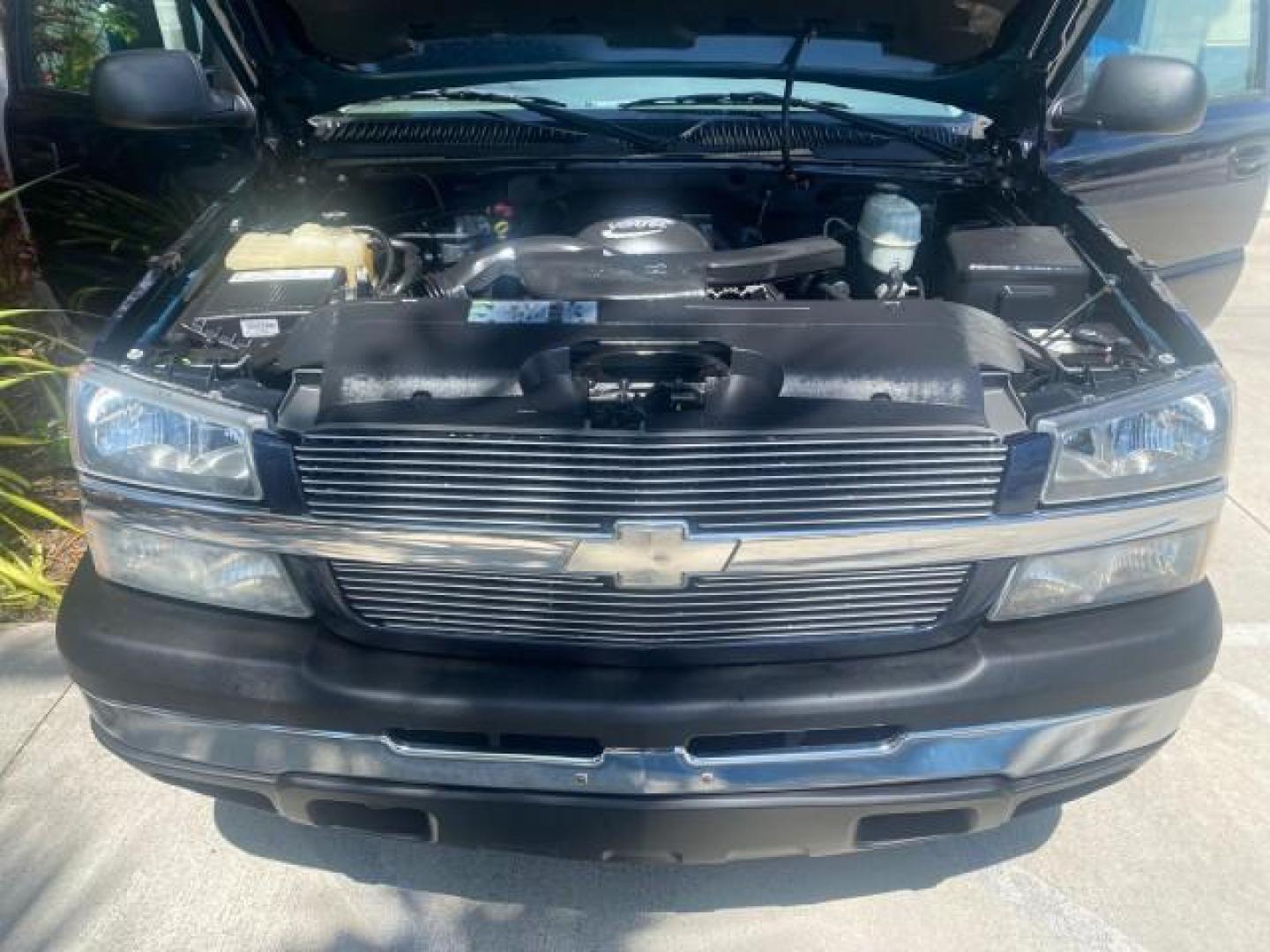 2006 Bermuda Blue Metallic /Gray/Drk Charcoal Chevrolet Avalanche LS LOW MILES 66,207 FLORIDA (3GNEC12Z56G) with an 5.3L Vortec 5300 V8 SFI Flex-Fuel Engine engine, Automatic transmission, located at 4701 North Dixie Hwy, Pompano Beach, FL, 33064, (954) 422-2889, 26.240938, -80.123474 - OUR WEBPAGE FLORIDACARS1.COM HAS OVER 100 PHOTOS AND FREE CARFAX LINK 2006 CHEVROLET AVALANCHE LS 1500 VIN: 3GNEC12Z56G117650 3 G N E C 1 2 Z 5 6 G 1 1 7 6 5 0 SPORT PICKUP 5.3L V8 F FLEX FUEL REAR WHEEL DRIVE Top Features Alloy Wheels Bed Cover Bed Liner Cloth Seats Rear Entertainment System Tow Hi - Photo#17