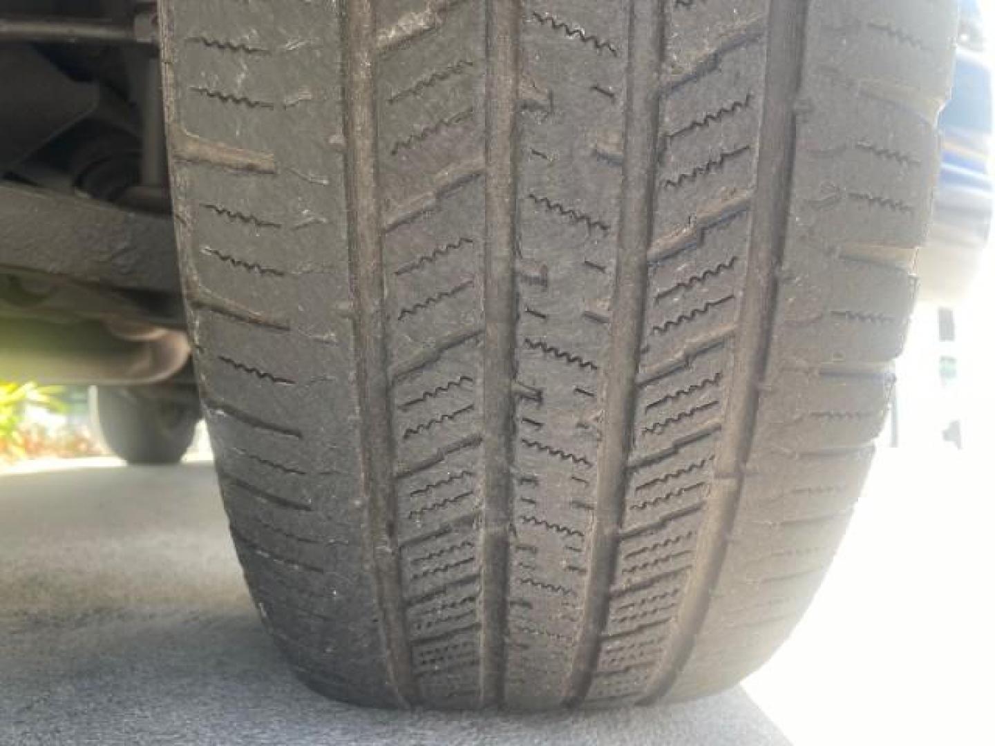 2006 Bermuda Blue Metallic /Gray/Drk Charcoal Chevrolet Avalanche LS LOW MILES 66,207 FLORIDA (3GNEC12Z56G) with an 5.3L Vortec 5300 V8 SFI Flex-Fuel Engine engine, Automatic transmission, located at 4701 North Dixie Hwy, Pompano Beach, FL, 33064, (954) 422-2889, 26.240938, -80.123474 - OUR WEBPAGE FLORIDACARS1.COM HAS OVER 100 PHOTOS AND FREE CARFAX LINK 2006 CHEVROLET AVALANCHE LS 1500 VIN: 3GNEC12Z56G117650 3 G N E C 1 2 Z 5 6 G 1 1 7 6 5 0 SPORT PICKUP 5.3L V8 F FLEX FUEL REAR WHEEL DRIVE Top Features Alloy Wheels Bed Cover Bed Liner Cloth Seats Rear Entertainment System Tow Hi - Photo#20
