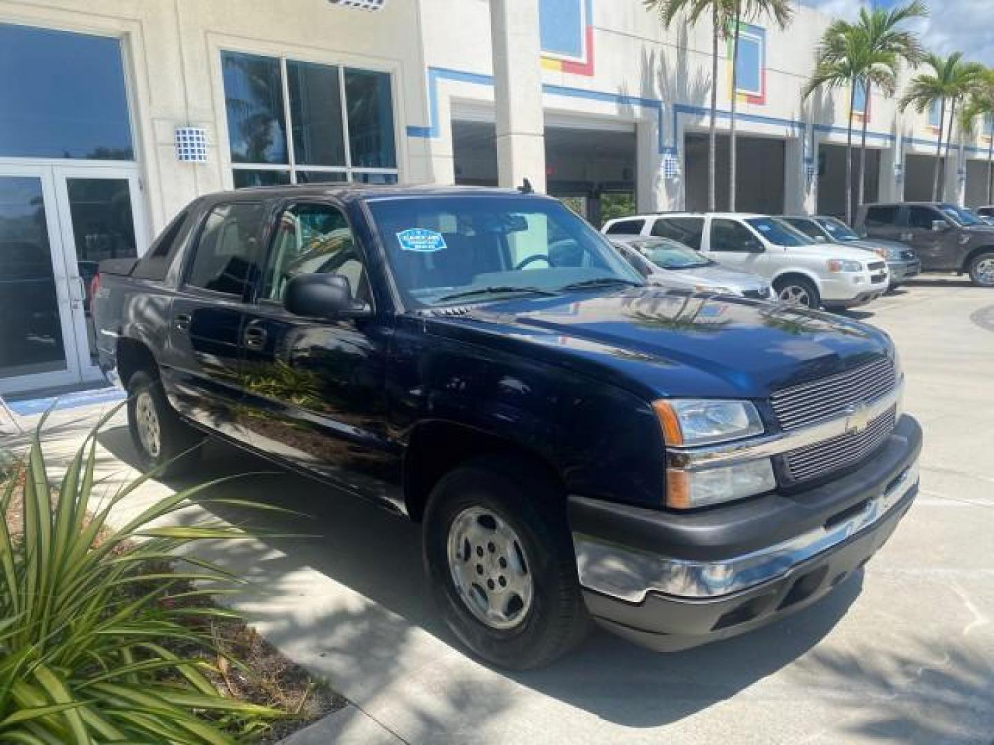 2006 Bermuda Blue Metallic /Gray/Drk Charcoal Chevrolet Avalanche LS LOW MILES 66,207 FLORIDA (3GNEC12Z56G) with an 5.3L Vortec 5300 V8 SFI Flex-Fuel Engine engine, Automatic transmission, located at 4701 North Dixie Hwy, Pompano Beach, FL, 33064, (954) 422-2889, 26.240938, -80.123474 - OUR WEBPAGE FLORIDACARS1.COM HAS OVER 100 PHOTOS AND FREE CARFAX LINK 2006 CHEVROLET AVALANCHE LS 1500 VIN: 3GNEC12Z56G117650 3 G N E C 1 2 Z 5 6 G 1 1 7 6 5 0 SPORT PICKUP 5.3L V8 F FLEX FUEL REAR WHEEL DRIVE Top Features Alloy Wheels Bed Cover Bed Liner Cloth Seats Rear Entertainment System Tow Hi - Photo#24