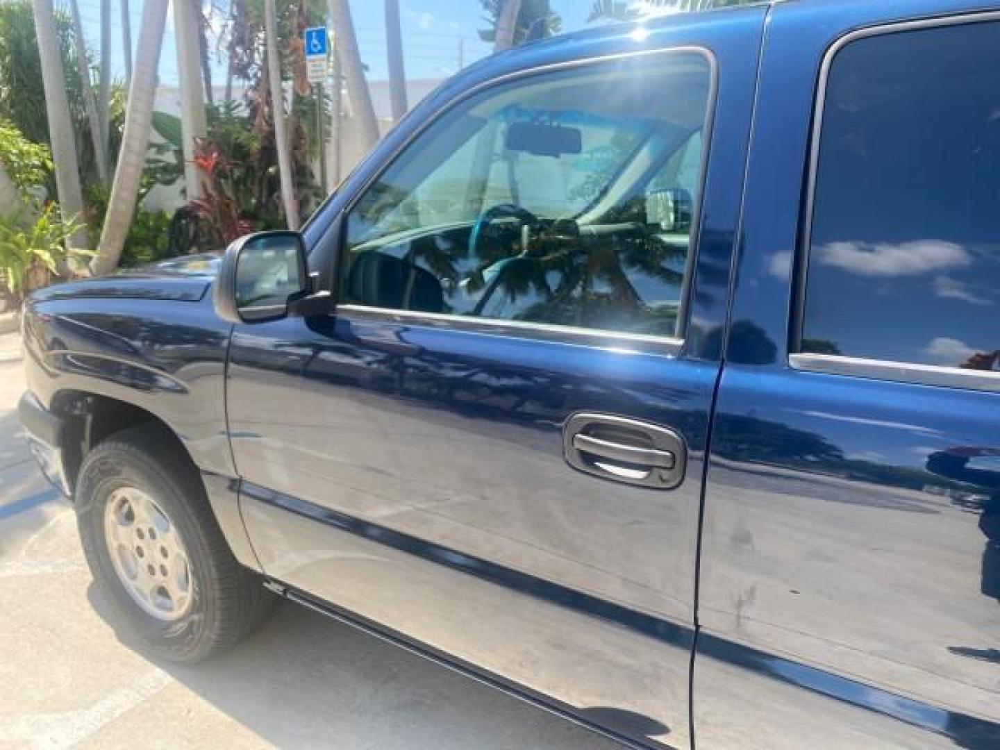2006 Bermuda Blue Metallic /Gray/Drk Charcoal Chevrolet Avalanche LS LOW MILES 66,207 FLORIDA (3GNEC12Z56G) with an 5.3L Vortec 5300 V8 SFI Flex-Fuel Engine engine, Automatic transmission, located at 4701 North Dixie Hwy, Pompano Beach, FL, 33064, (954) 422-2889, 26.240938, -80.123474 - OUR WEBPAGE FLORIDACARS1.COM HAS OVER 100 PHOTOS AND FREE CARFAX LINK 2006 CHEVROLET AVALANCHE LS 1500 VIN: 3GNEC12Z56G117650 3 G N E C 1 2 Z 5 6 G 1 1 7 6 5 0 SPORT PICKUP 5.3L V8 F FLEX FUEL REAR WHEEL DRIVE Top Features Alloy Wheels Bed Cover Bed Liner Cloth Seats Rear Entertainment System Tow Hi - Photo#27