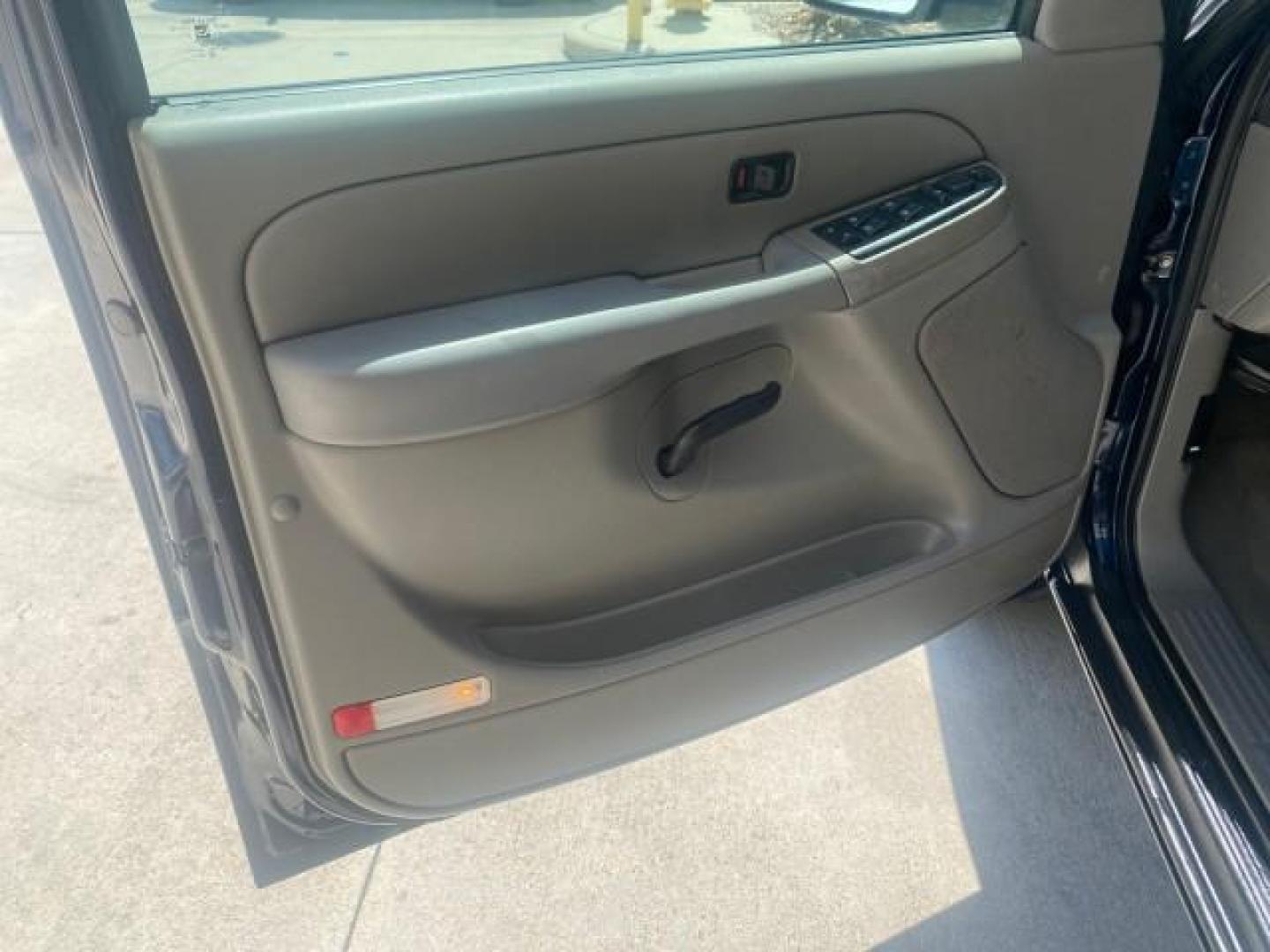 2006 Bermuda Blue Metallic /Gray/Drk Charcoal Chevrolet Avalanche LS LOW MILES 66,207 FLORIDA (3GNEC12Z56G) with an 5.3L Vortec 5300 V8 SFI Flex-Fuel Engine engine, Automatic transmission, located at 4701 North Dixie Hwy, Pompano Beach, FL, 33064, (954) 422-2889, 26.240938, -80.123474 - OUR WEBPAGE FLORIDACARS1.COM HAS OVER 100 PHOTOS AND FREE CARFAX LINK 2006 CHEVROLET AVALANCHE LS 1500 VIN: 3GNEC12Z56G117650 3 G N E C 1 2 Z 5 6 G 1 1 7 6 5 0 SPORT PICKUP 5.3L V8 F FLEX FUEL REAR WHEEL DRIVE Top Features Alloy Wheels Bed Cover Bed Liner Cloth Seats Rear Entertainment System Tow Hi - Photo#31