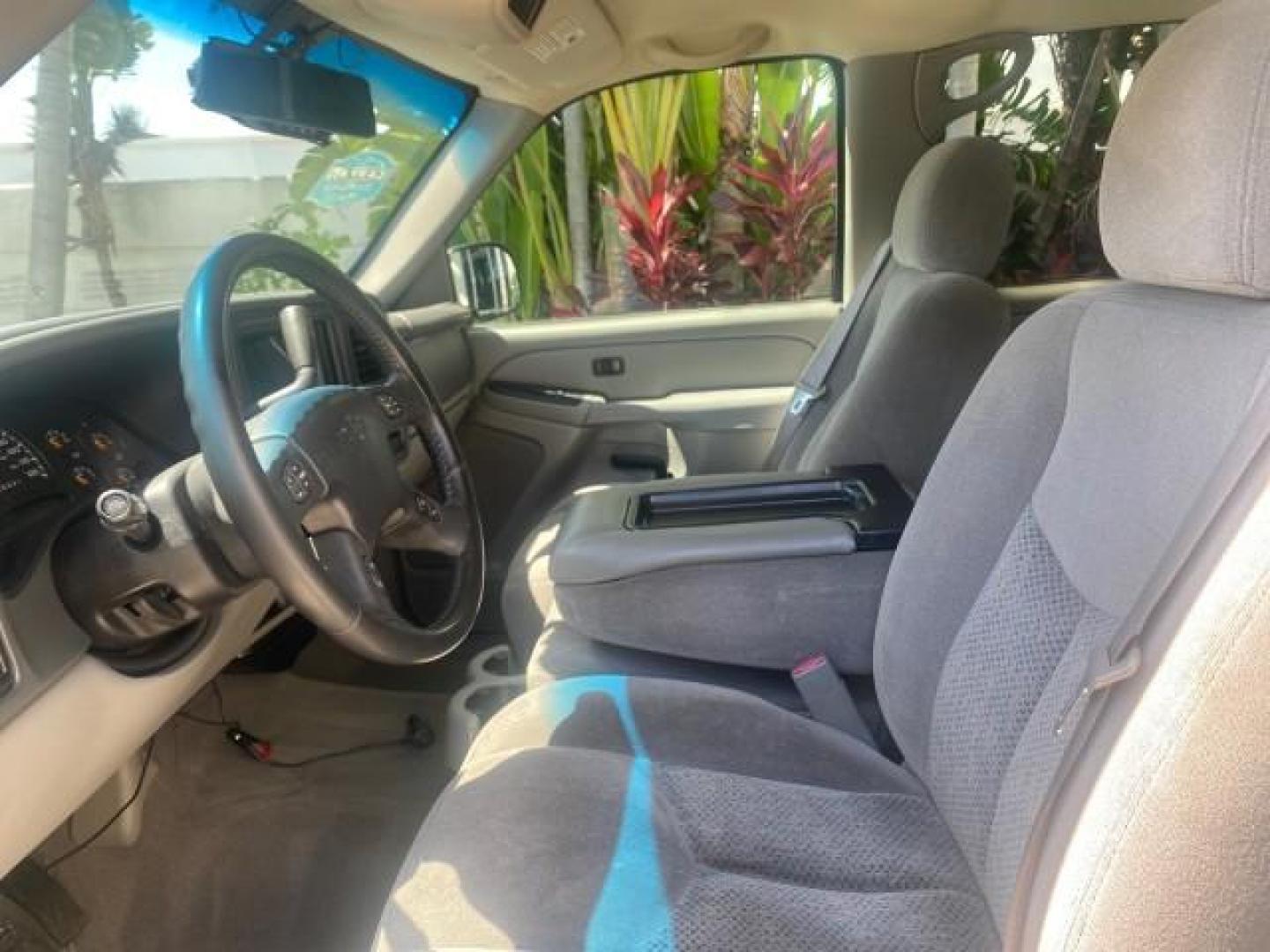 2006 Bermuda Blue Metallic /Gray/Drk Charcoal Chevrolet Avalanche LS LOW MILES 66,207 FLORIDA (3GNEC12Z56G) with an 5.3L Vortec 5300 V8 SFI Flex-Fuel Engine engine, Automatic transmission, located at 4701 North Dixie Hwy, Pompano Beach, FL, 33064, (954) 422-2889, 26.240938, -80.123474 - OUR WEBPAGE FLORIDACARS1.COM HAS OVER 100 PHOTOS AND FREE CARFAX LINK 2006 CHEVROLET AVALANCHE LS 1500 VIN: 3GNEC12Z56G117650 3 G N E C 1 2 Z 5 6 G 1 1 7 6 5 0 SPORT PICKUP 5.3L V8 F FLEX FUEL REAR WHEEL DRIVE Top Features Alloy Wheels Bed Cover Bed Liner Cloth Seats Rear Entertainment System Tow Hi - Photo#34