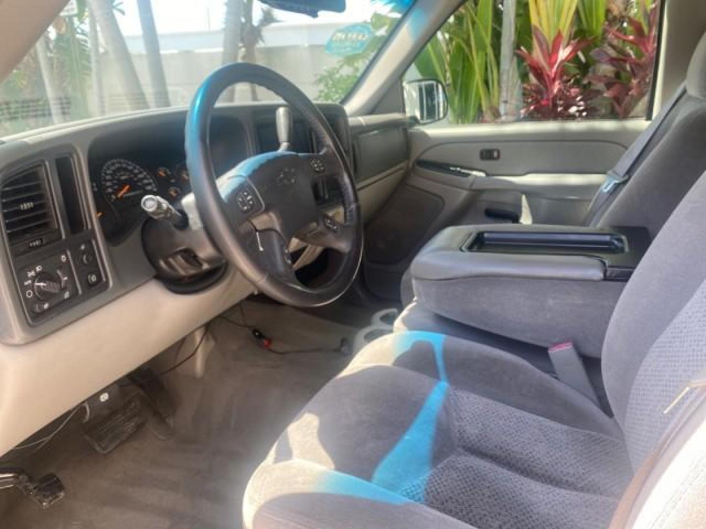 2006 Bermuda Blue Metallic /Gray/Drk Charcoal Chevrolet Avalanche LS LOW MILES 66,207 FLORIDA (3GNEC12Z56G) with an 5.3L Vortec 5300 V8 SFI Flex-Fuel Engine engine, Automatic transmission, located at 4701 North Dixie Hwy, Pompano Beach, FL, 33064, (954) 422-2889, 26.240938, -80.123474 - OUR WEBPAGE FLORIDACARS1.COM HAS OVER 100 PHOTOS AND FREE CARFAX LINK 2006 CHEVROLET AVALANCHE LS 1500 VIN: 3GNEC12Z56G117650 3 G N E C 1 2 Z 5 6 G 1 1 7 6 5 0 SPORT PICKUP 5.3L V8 F FLEX FUEL REAR WHEEL DRIVE Top Features Alloy Wheels Bed Cover Bed Liner Cloth Seats Rear Entertainment System Tow Hi - Photo#35