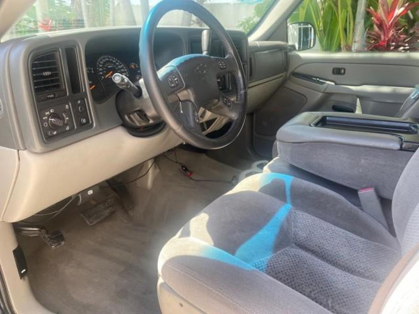 2006 Bermuda Blue Metallic /Gray/Drk Charcoal Chevrolet Avalanche LS LOW MILES 66,207 FLORIDA (3GNEC12Z56G) with an 5.3L Vortec 5300 V8 SFI Flex-Fuel Engine engine, Automatic transmission, located at 4701 North Dixie Hwy, Pompano Beach, FL, 33064, (954) 422-2889, 26.240938, -80.123474 - OUR WEBPAGE FLORIDACARS1.COM HAS OVER 100 PHOTOS AND FREE CARFAX LINK 2006 CHEVROLET AVALANCHE LS 1500 VIN: 3GNEC12Z56G117650 3 G N E C 1 2 Z 5 6 G 1 1 7 6 5 0 SPORT PICKUP 5.3L V8 F FLEX FUEL REAR WHEEL DRIVE Top Features Alloy Wheels Bed Cover Bed Liner Cloth Seats Rear Entertainment System Tow Hi - Photo#36