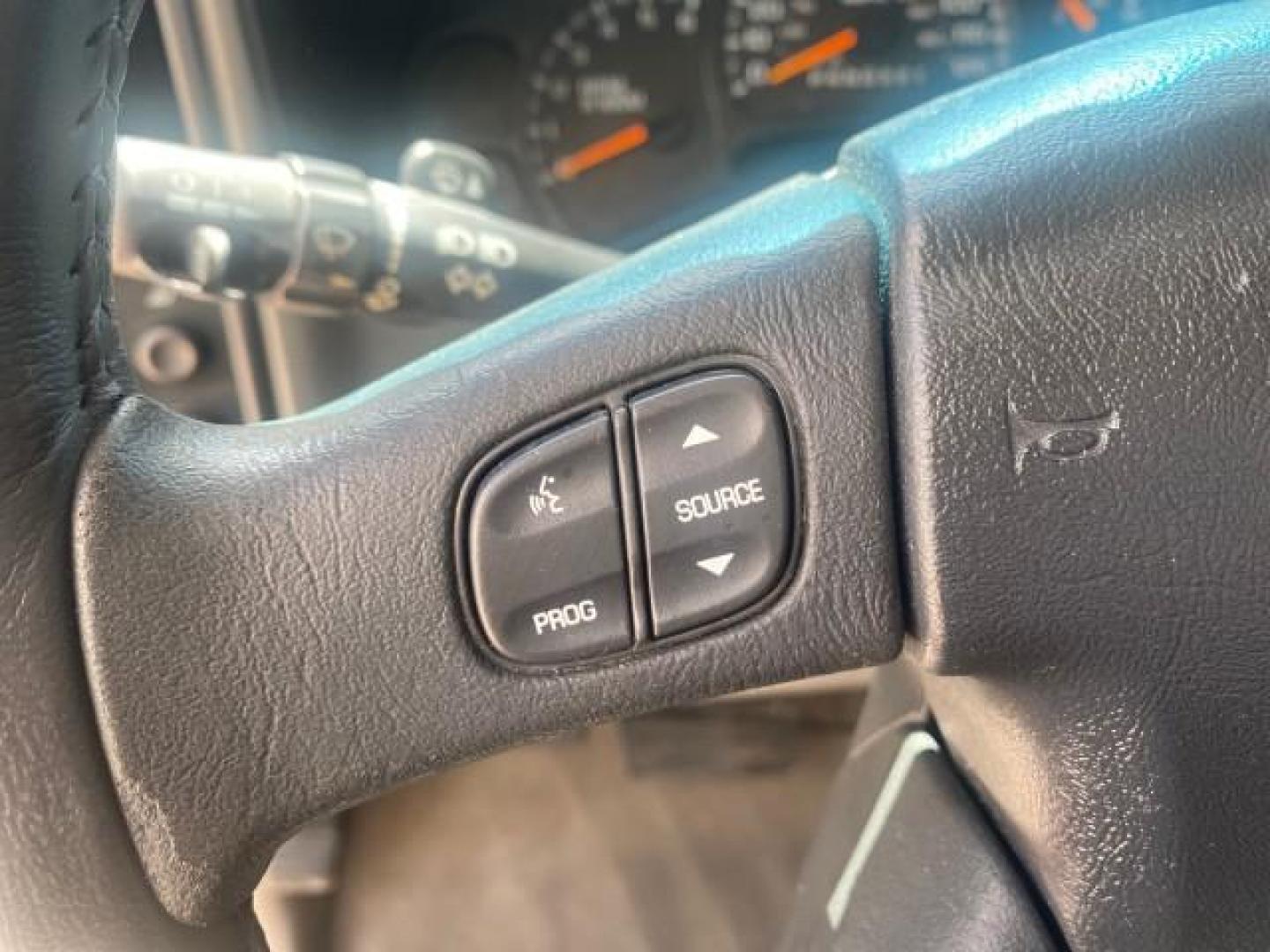 2006 Bermuda Blue Metallic /Gray/Drk Charcoal Chevrolet Avalanche LS LOW MILES 66,207 FLORIDA (3GNEC12Z56G) with an 5.3L Vortec 5300 V8 SFI Flex-Fuel Engine engine, Automatic transmission, located at 4701 North Dixie Hwy, Pompano Beach, FL, 33064, (954) 422-2889, 26.240938, -80.123474 - OUR WEBPAGE FLORIDACARS1.COM HAS OVER 100 PHOTOS AND FREE CARFAX LINK 2006 CHEVROLET AVALANCHE LS 1500 VIN: 3GNEC12Z56G117650 3 G N E C 1 2 Z 5 6 G 1 1 7 6 5 0 SPORT PICKUP 5.3L V8 F FLEX FUEL REAR WHEEL DRIVE Top Features Alloy Wheels Bed Cover Bed Liner Cloth Seats Rear Entertainment System Tow Hi - Photo#39