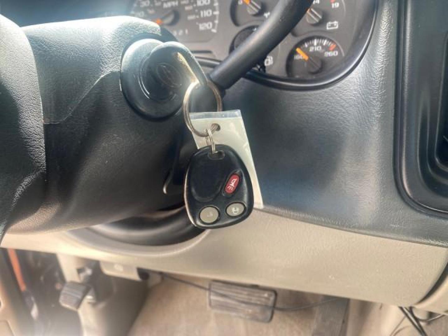 2006 Bermuda Blue Metallic /Gray/Drk Charcoal Chevrolet Avalanche LS LOW MILES 66,207 FLORIDA (3GNEC12Z56G) with an 5.3L Vortec 5300 V8 SFI Flex-Fuel Engine engine, Automatic transmission, located at 4701 North Dixie Hwy, Pompano Beach, FL, 33064, (954) 422-2889, 26.240938, -80.123474 - OUR WEBPAGE FLORIDACARS1.COM HAS OVER 100 PHOTOS AND FREE CARFAX LINK 2006 CHEVROLET AVALANCHE LS 1500 VIN: 3GNEC12Z56G117650 3 G N E C 1 2 Z 5 6 G 1 1 7 6 5 0 SPORT PICKUP 5.3L V8 F FLEX FUEL REAR WHEEL DRIVE Top Features Alloy Wheels Bed Cover Bed Liner Cloth Seats Rear Entertainment System Tow Hi - Photo#46