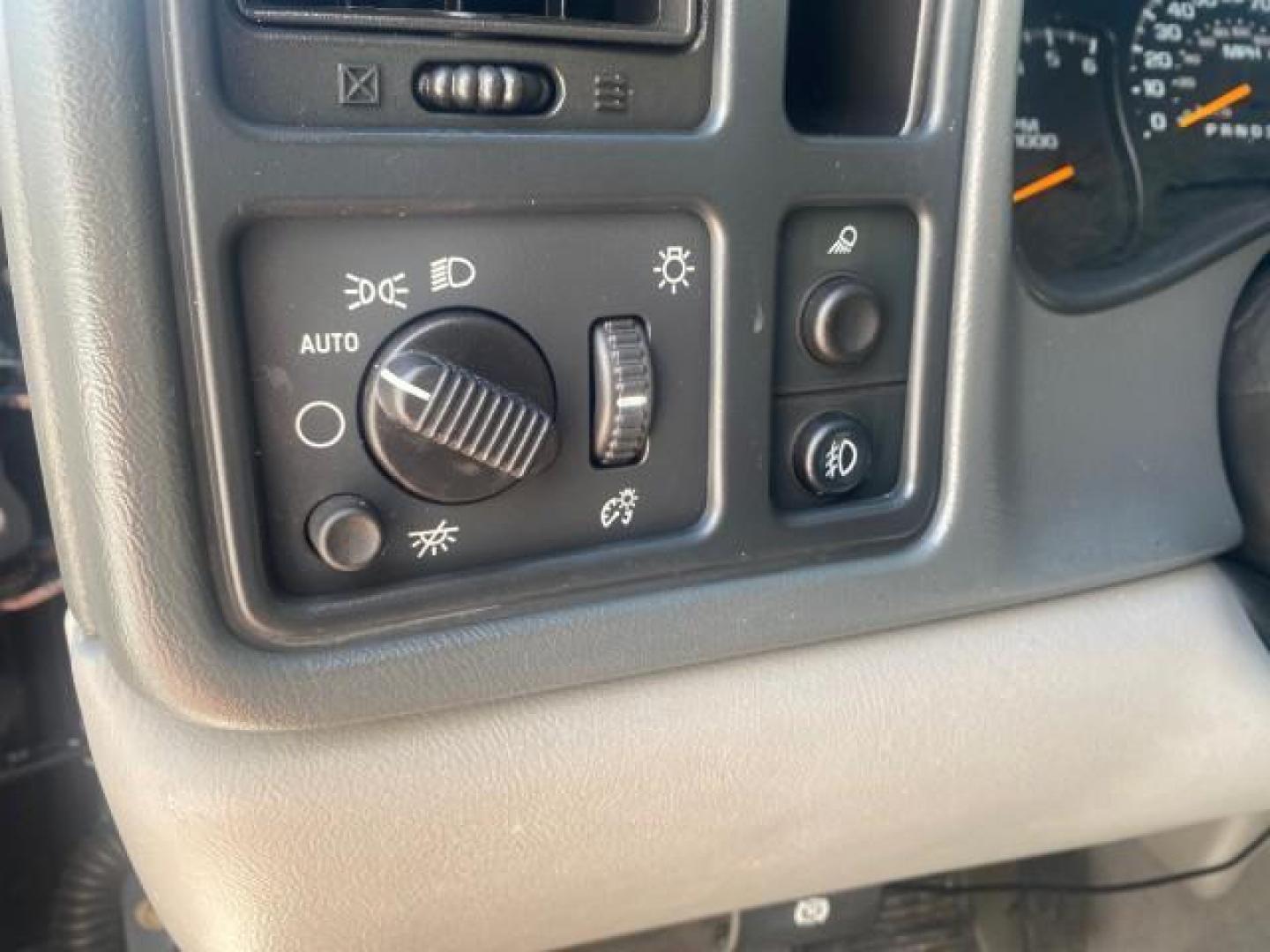 2006 Bermuda Blue Metallic /Gray/Drk Charcoal Chevrolet Avalanche LS LOW MILES 66,207 FLORIDA (3GNEC12Z56G) with an 5.3L Vortec 5300 V8 SFI Flex-Fuel Engine engine, Automatic transmission, located at 4701 North Dixie Hwy, Pompano Beach, FL, 33064, (954) 422-2889, 26.240938, -80.123474 - OUR WEBPAGE FLORIDACARS1.COM HAS OVER 100 PHOTOS AND FREE CARFAX LINK 2006 CHEVROLET AVALANCHE LS 1500 VIN: 3GNEC12Z56G117650 3 G N E C 1 2 Z 5 6 G 1 1 7 6 5 0 SPORT PICKUP 5.3L V8 F FLEX FUEL REAR WHEEL DRIVE Top Features Alloy Wheels Bed Cover Bed Liner Cloth Seats Rear Entertainment System Tow Hi - Photo#48